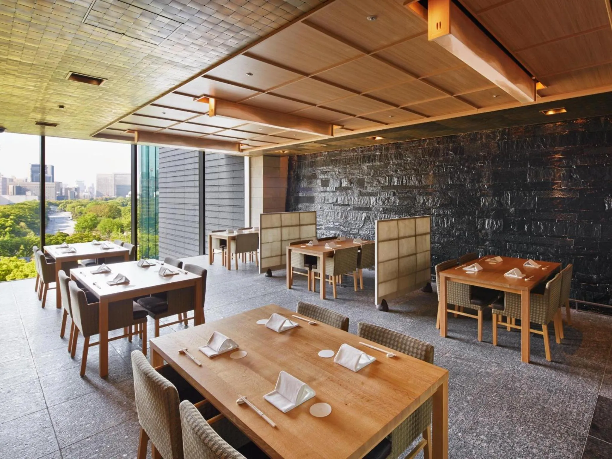 Restaurant/places to eat in Palace Hotel Tokyo