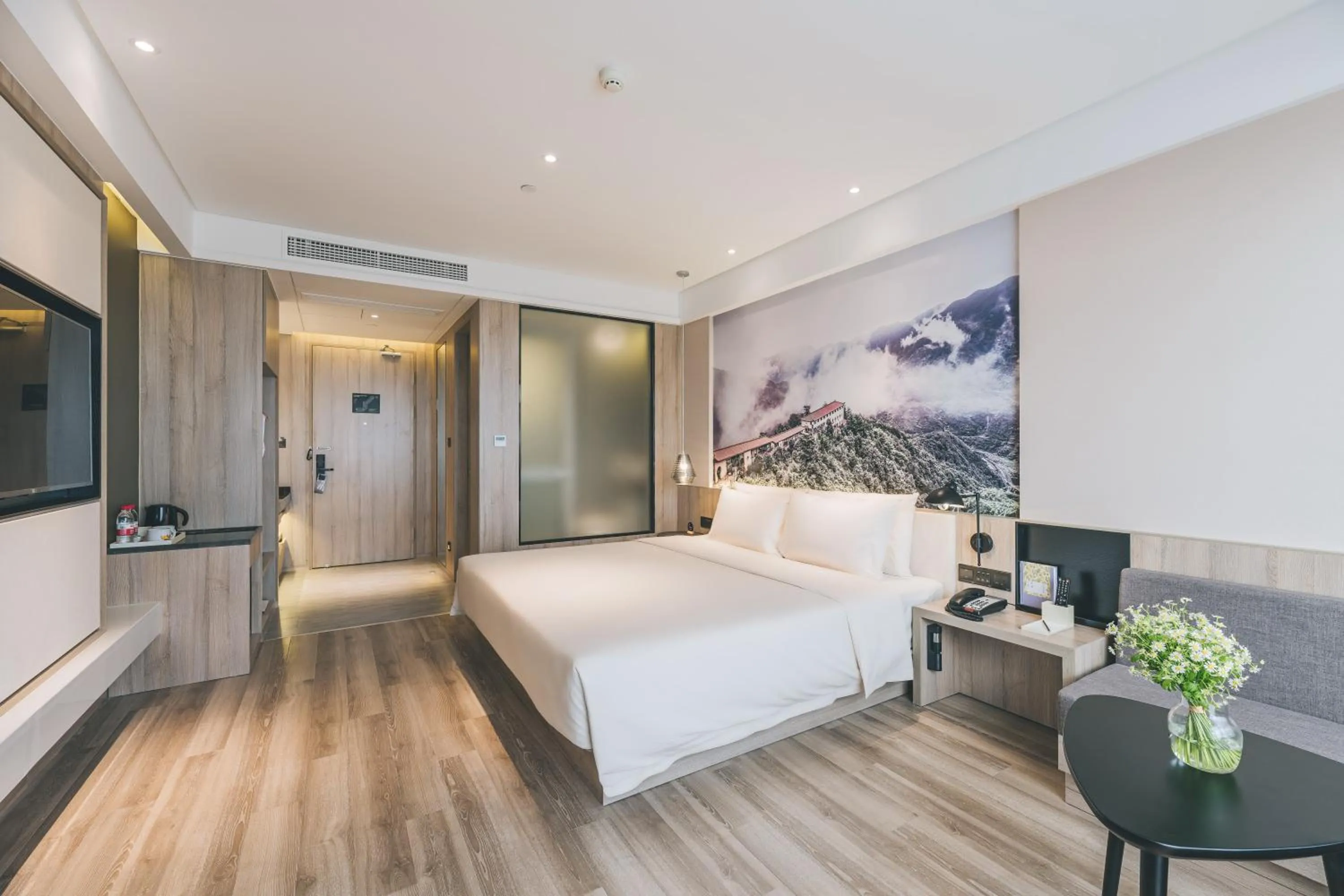 Photo of the whole room, Bed in Atour Hotel Ningbo Airport Yinzhou Avenue