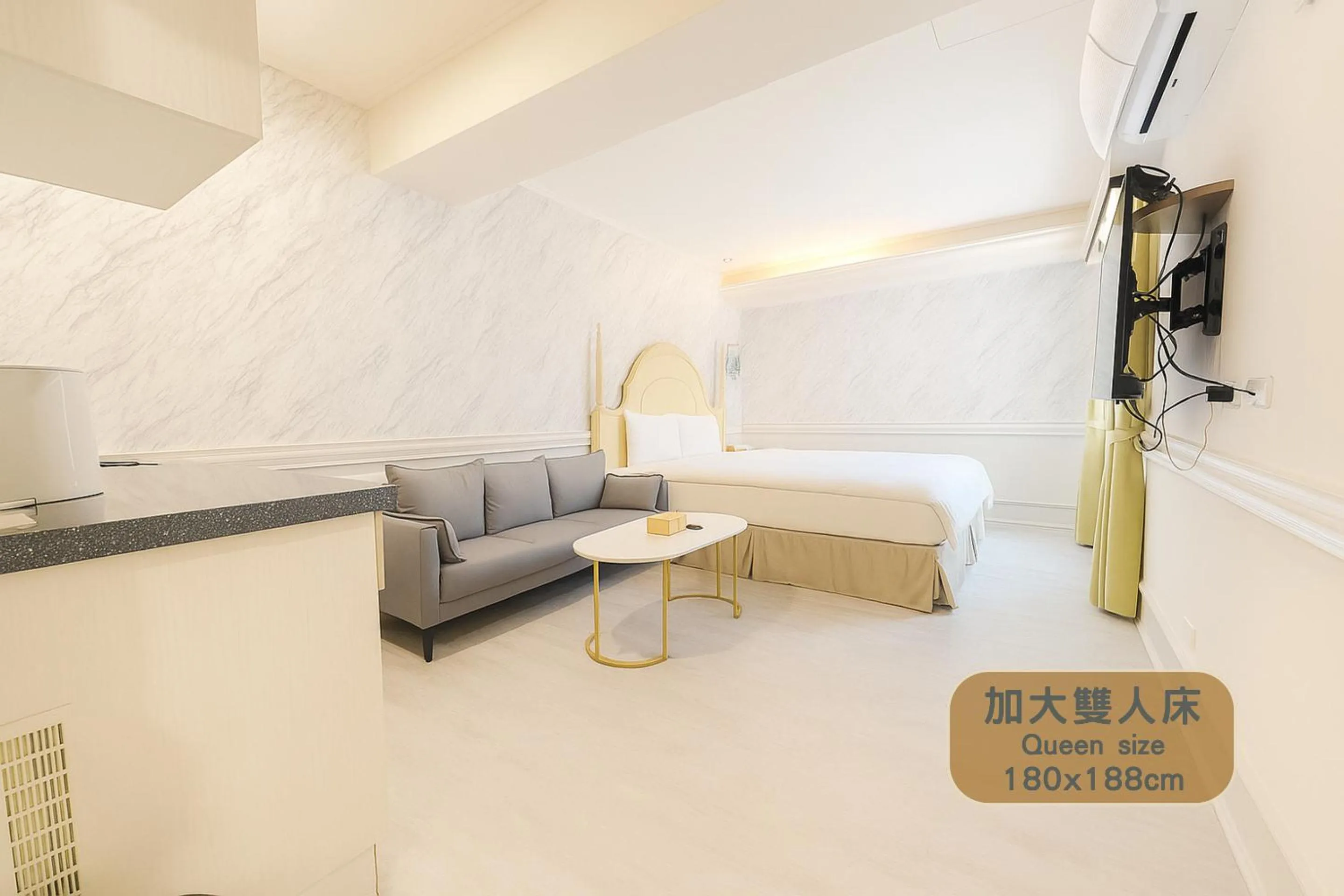 TV and multimedia, Bed in Elizabeth Hotel