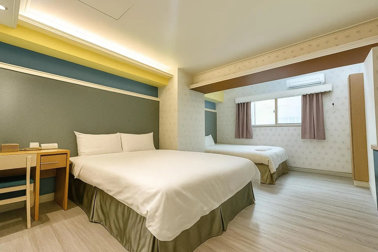 Bed in Elizabeth Hotel