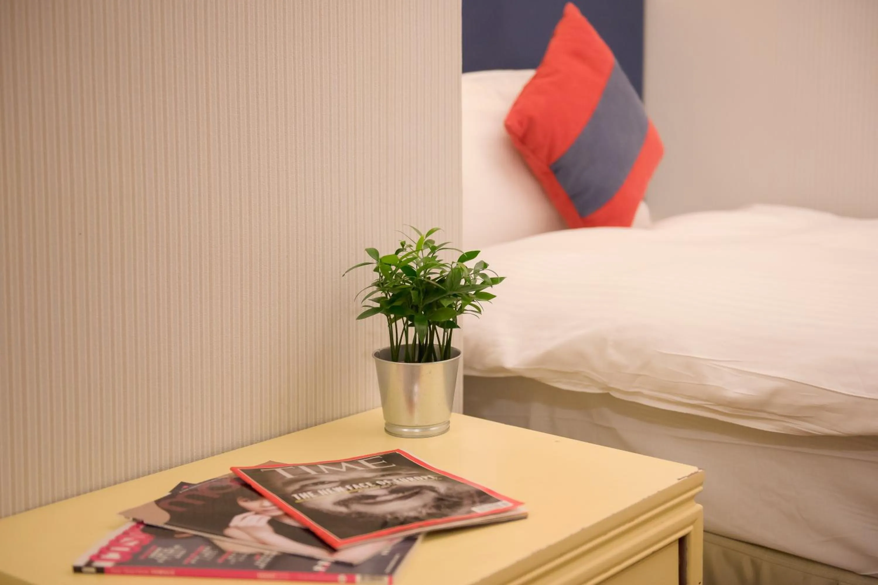 Decorative detail, Bed in Elizabeth Hotel