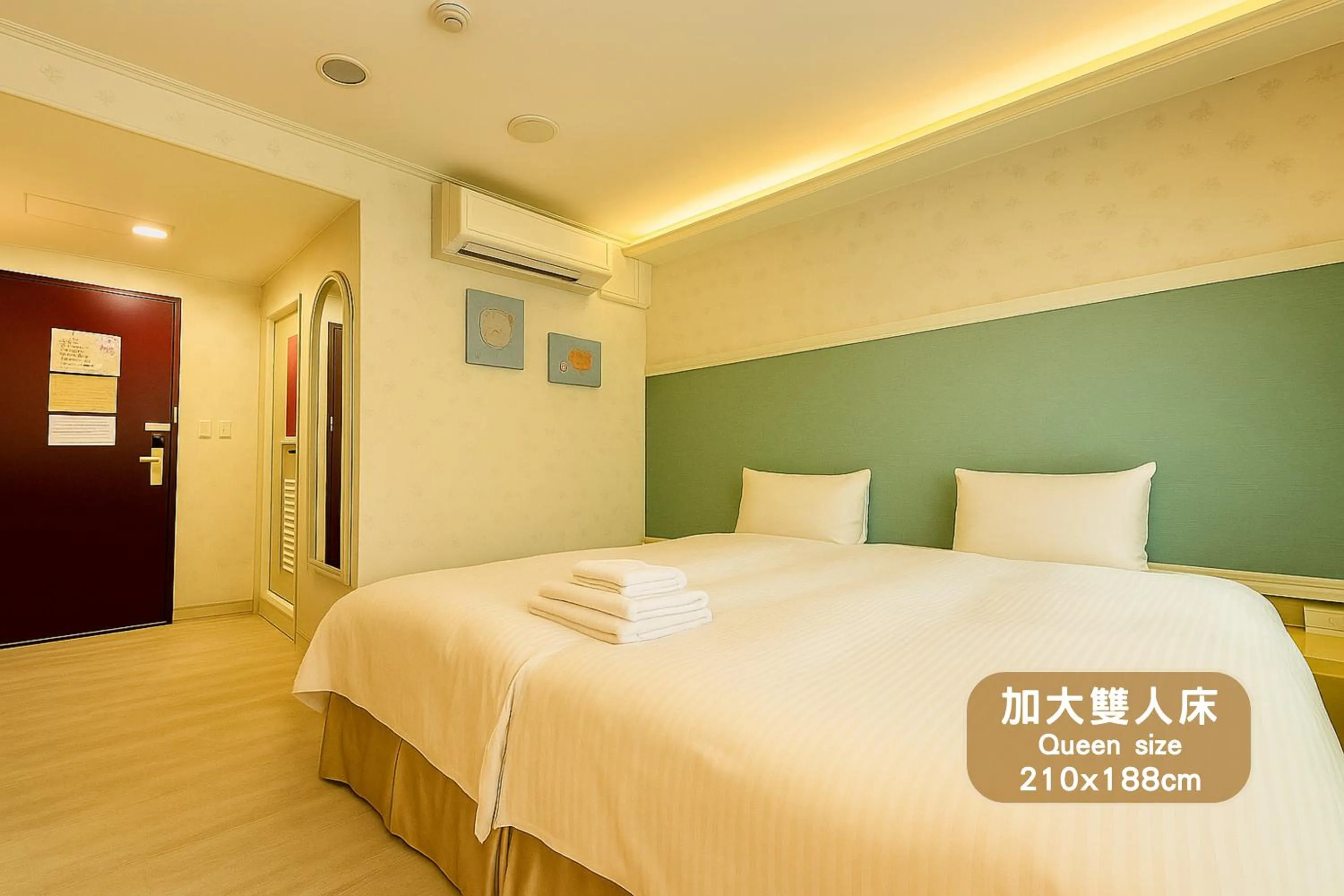 Bed in Elizabeth Hotel