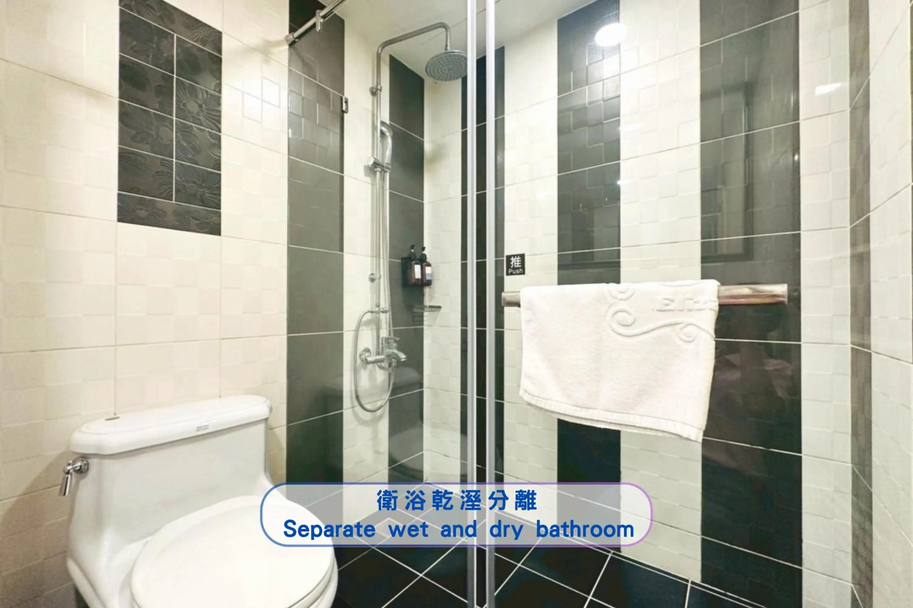 Shower in Elizabeth Hotel