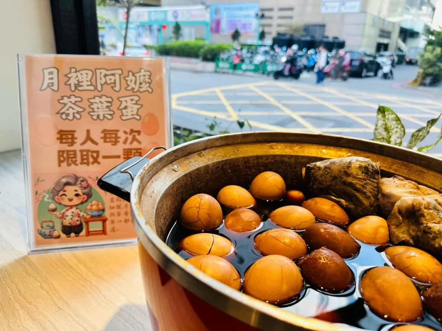 Food and drinks in Elizabeth Hotel