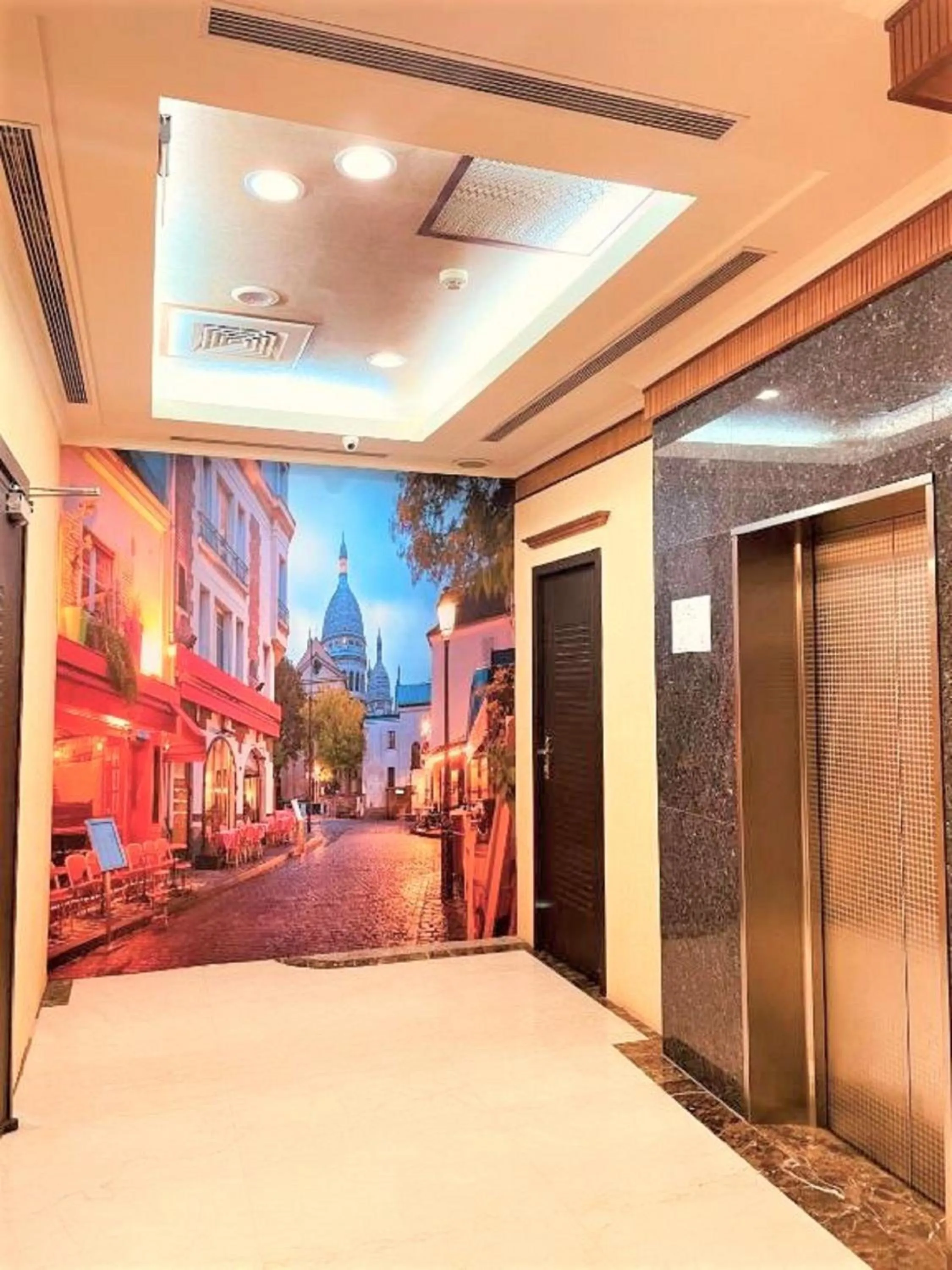 Communal lounge/ TV room in Felicity Business Hotel