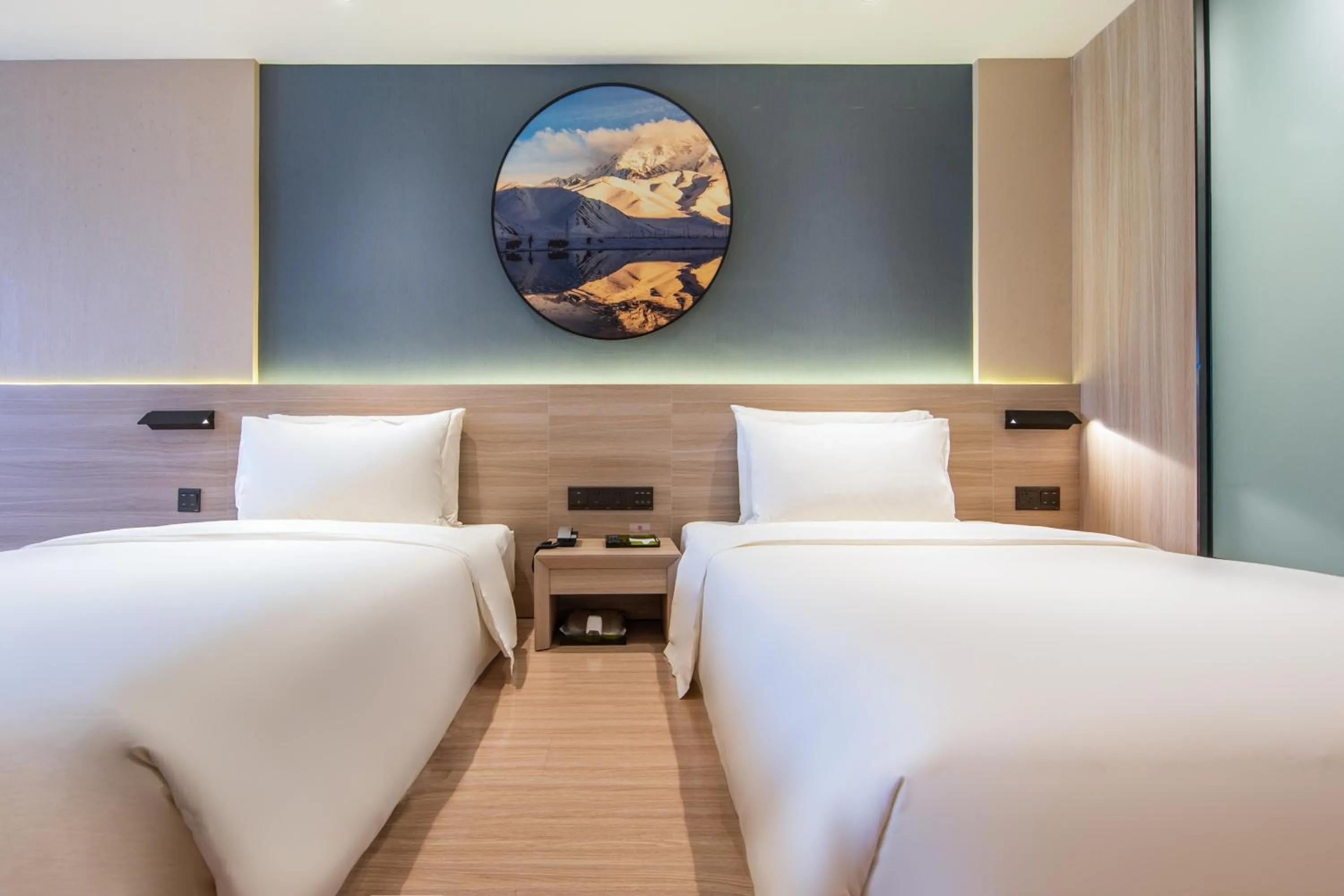 Bed in Atour Light Hotel (Chengdu Hi-tech West Zone University of Electronic Technology)