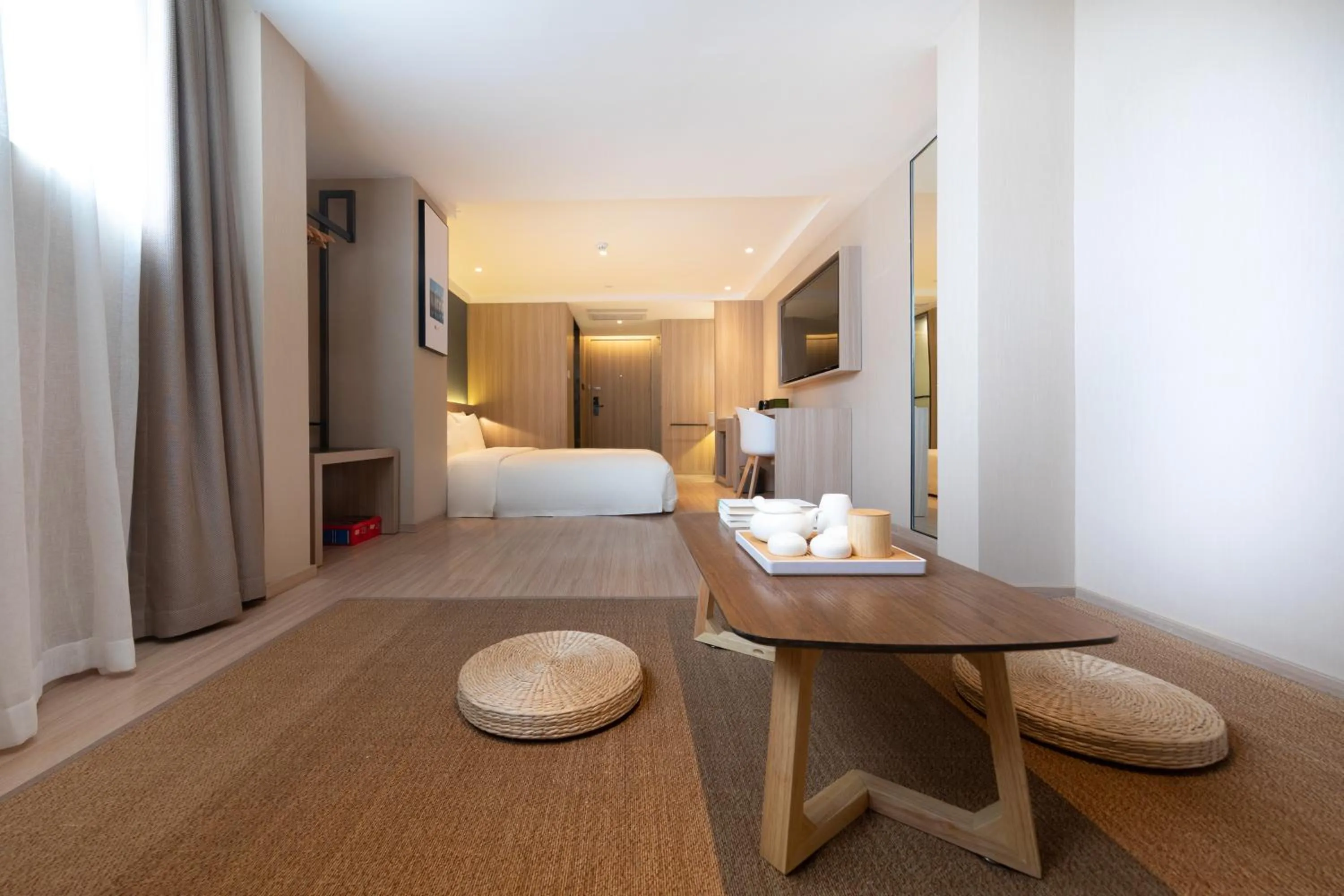 Photo of the whole room, Bed in Atour Light Hotel (Chengdu Hi-tech West Zone University of Electronic Technology)