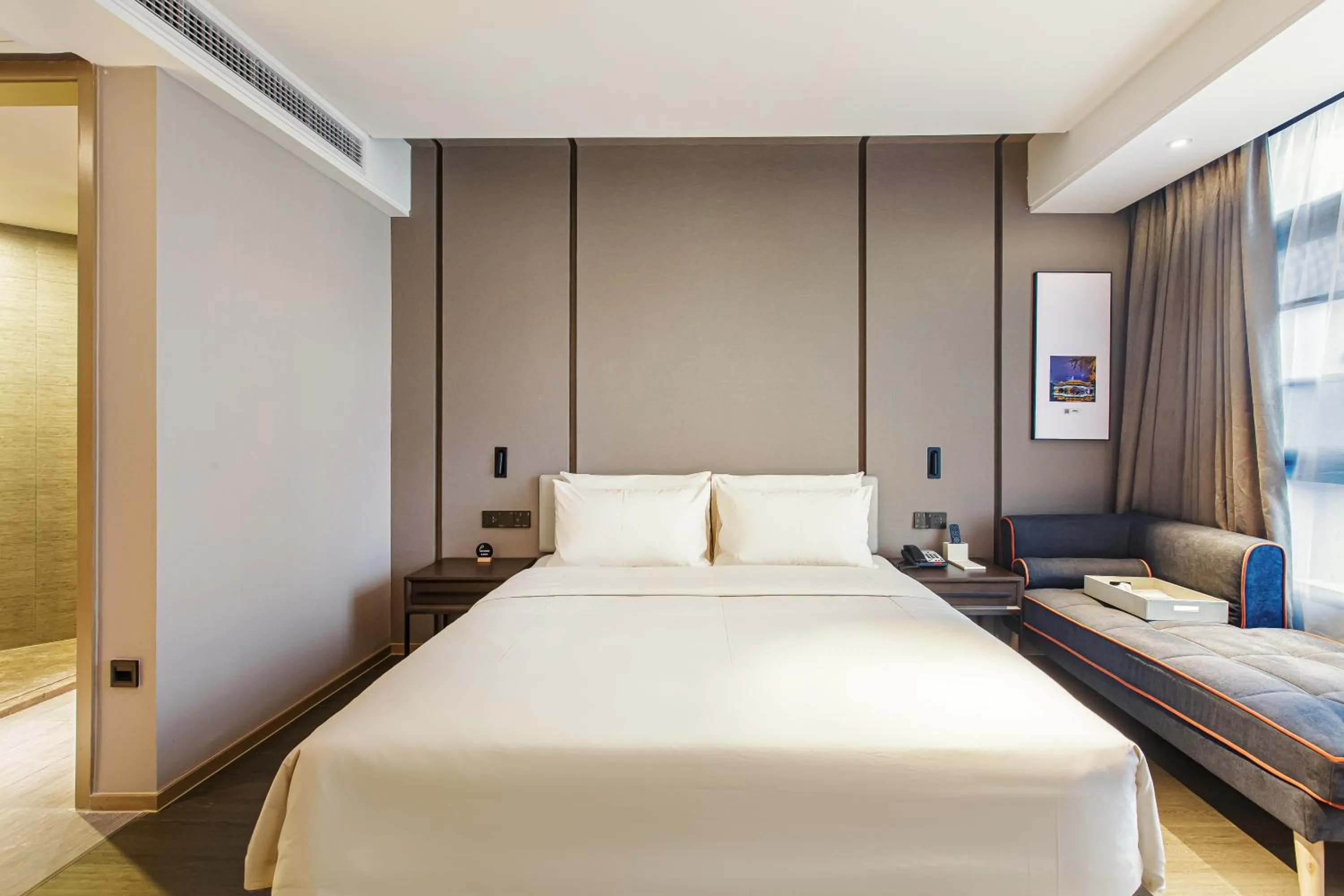 Bed in Atour Hotel Chengdu Yulin Huaxi