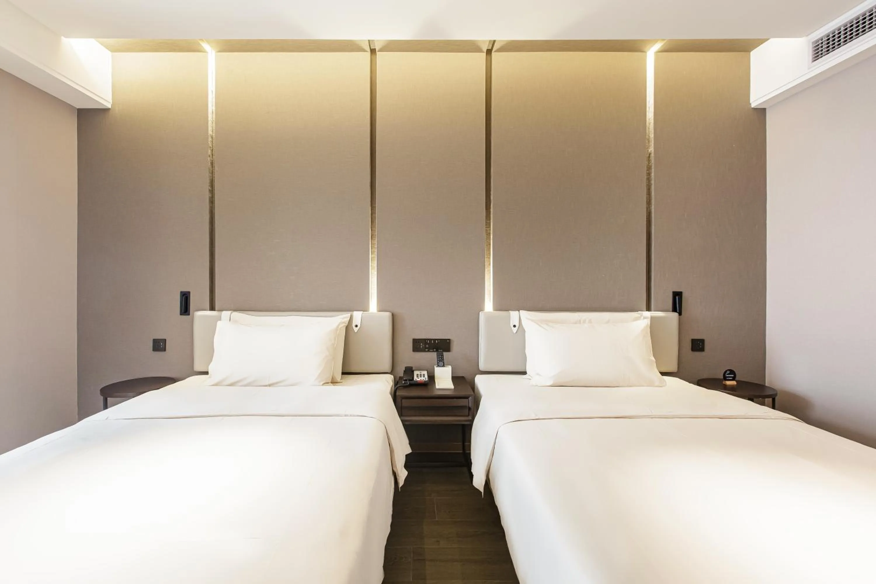 Bed in Atour Hotel Chengdu Yulin Huaxi