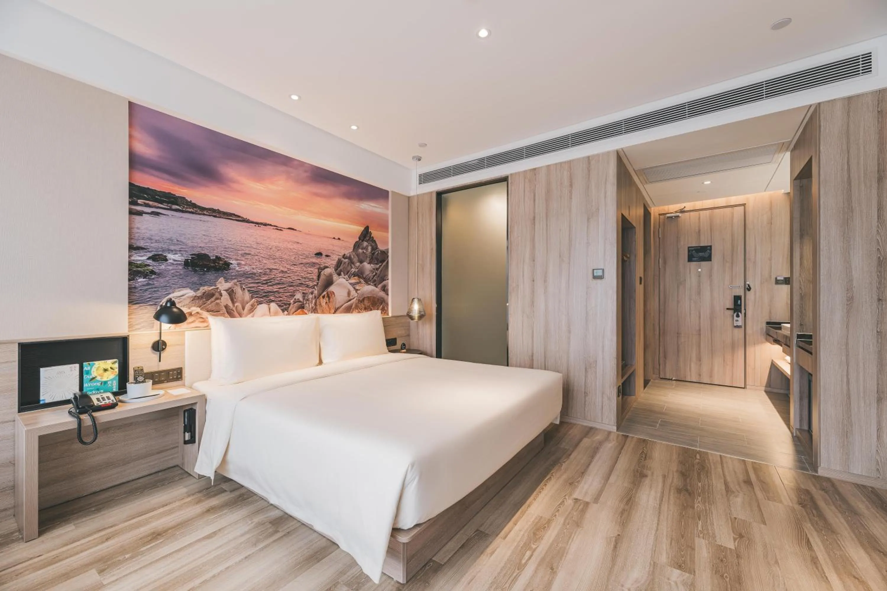 Photo of the whole room, Bed in Atour Hotel (Puning High Speed Railway Station)