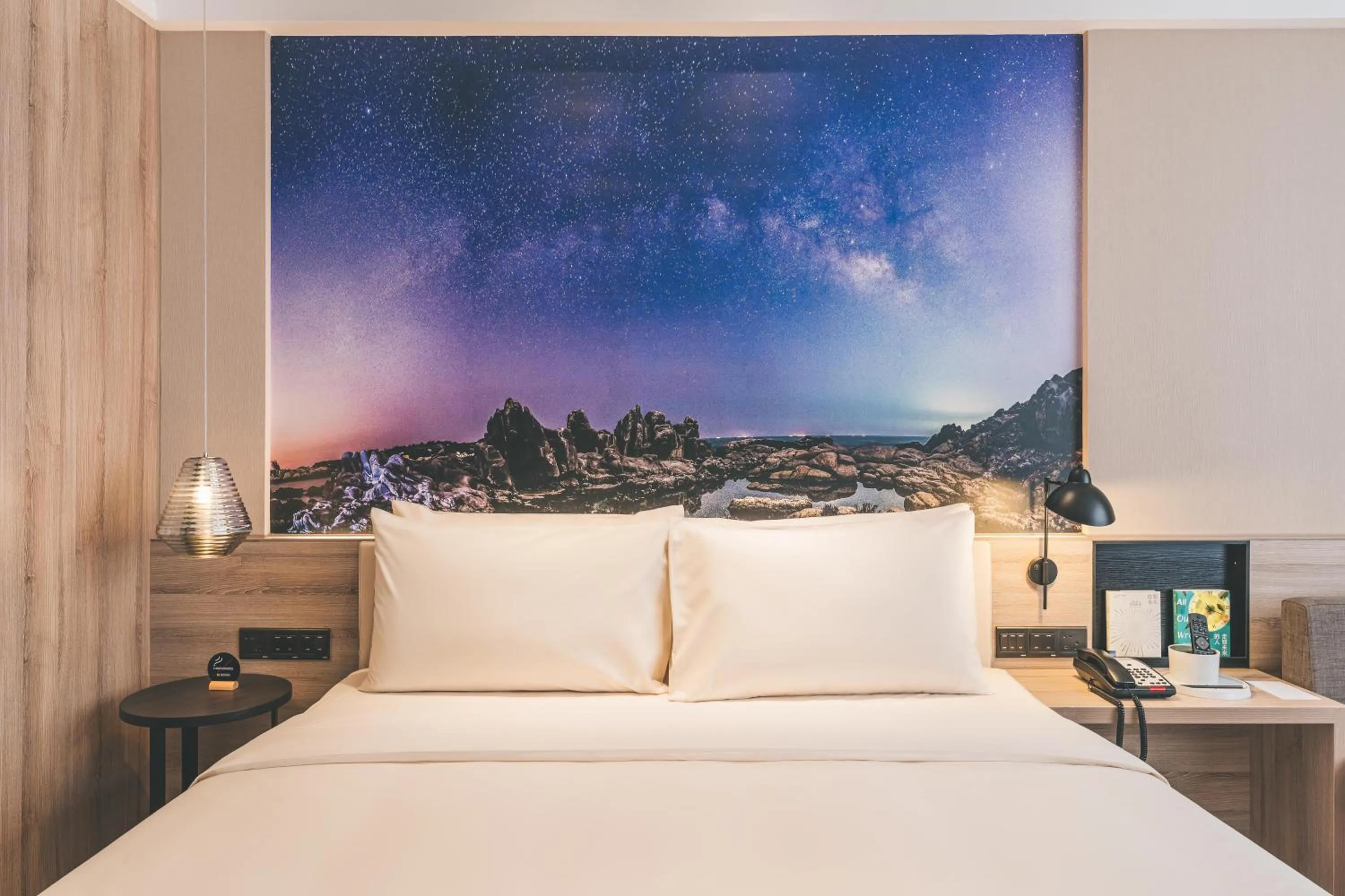 Photo of the whole room, Bed in Atour Hotel (Puning High Speed Railway Station)