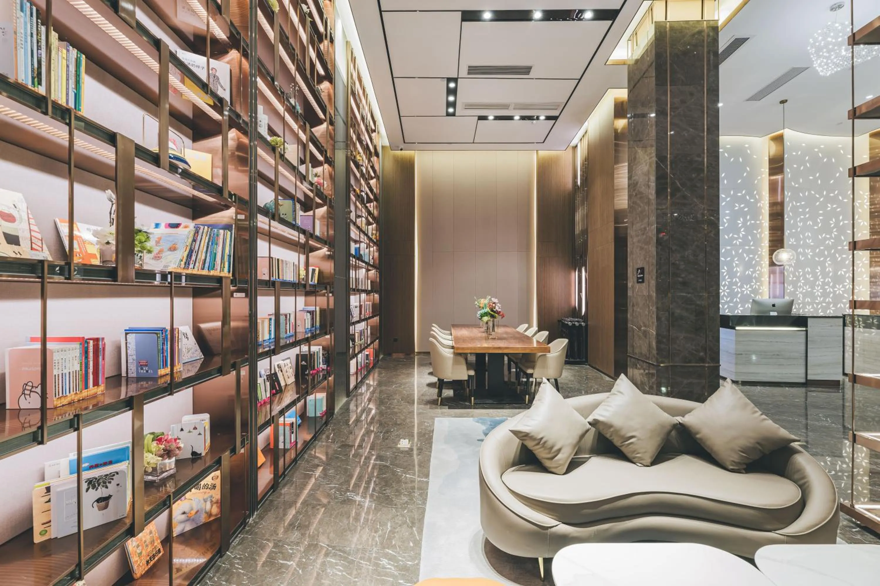 Lobby or reception in Atour Hotel (Puning High Speed Railway Station)