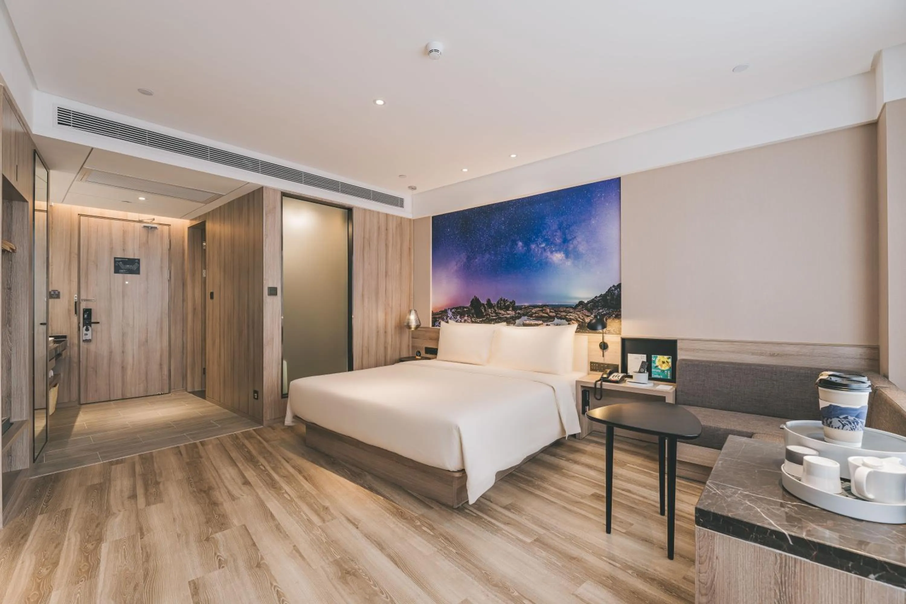 Photo of the whole room, Bed in Atour Hotel (Puning High Speed Railway Station)