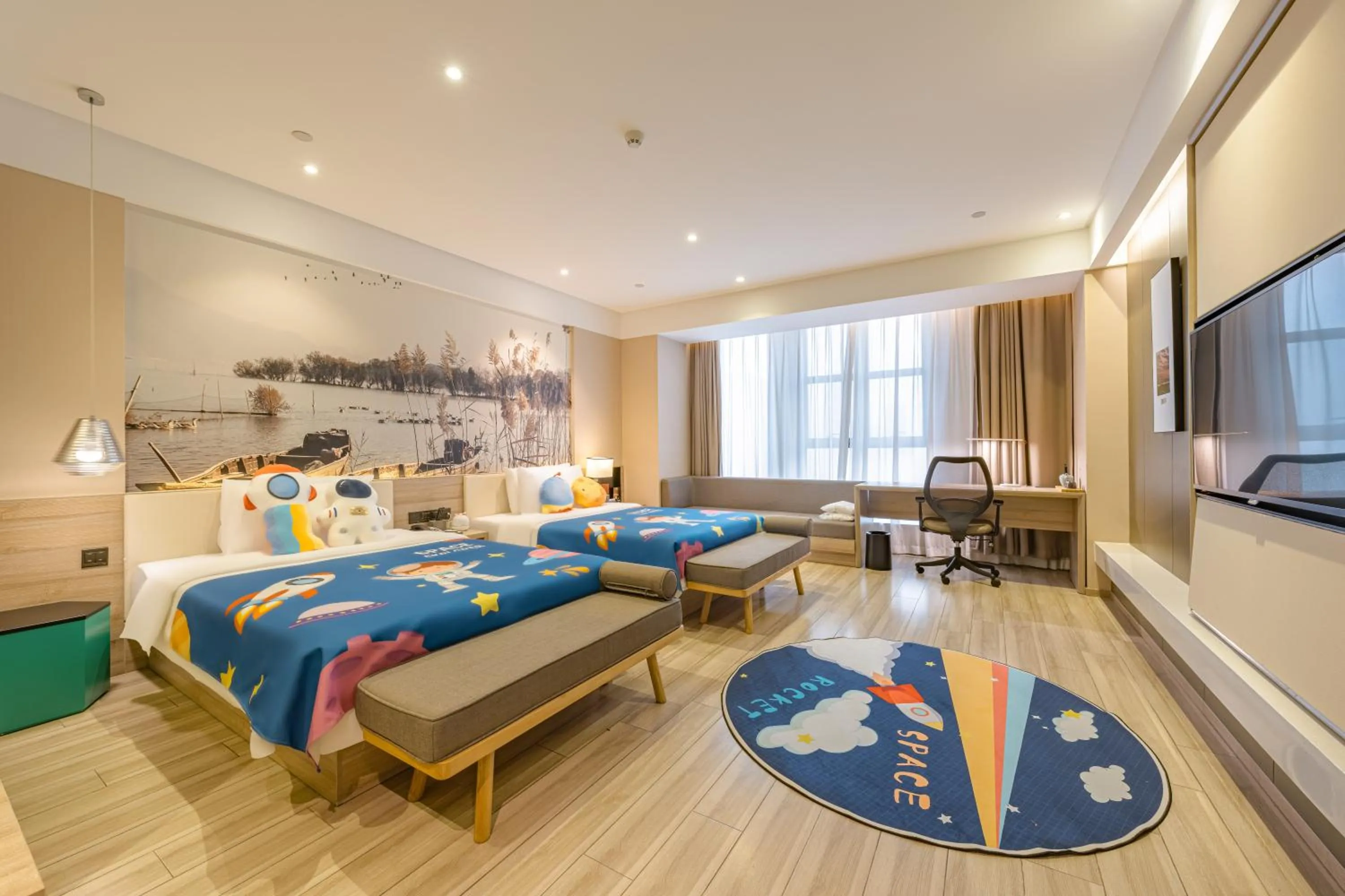 Photo of the whole room, Bed in Atour Hotel Hangzhou Binjiang Jiangling Road