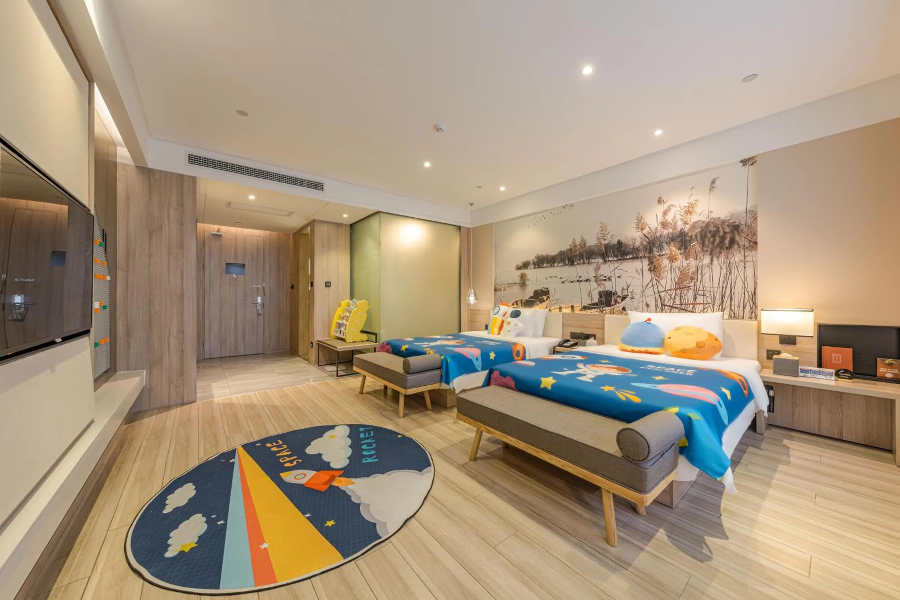 Photo of the whole room, Bed in Atour Hotel Hangzhou Binjiang Jiangling Road