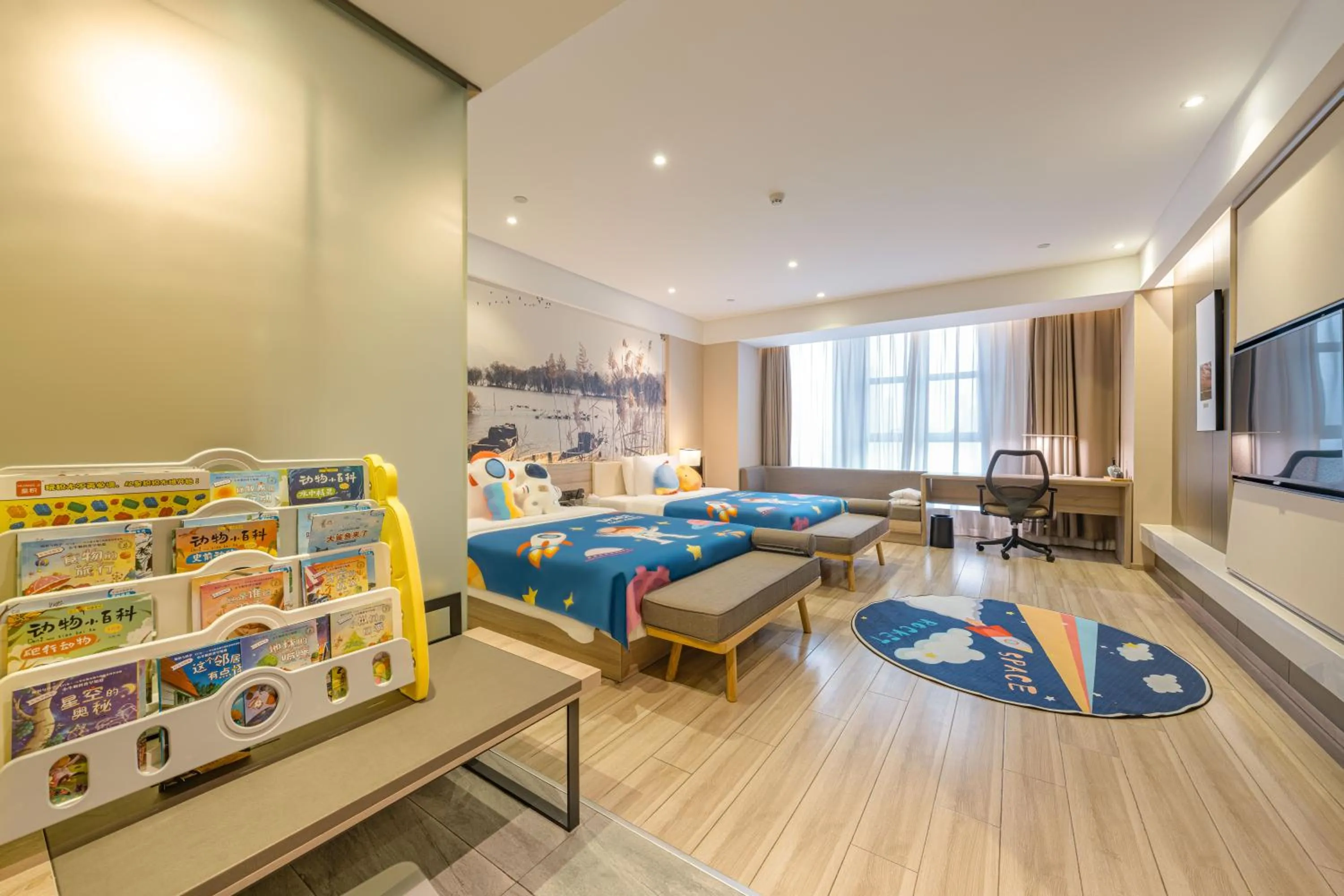 Photo of the whole room, Bed in Atour Hotel Hangzhou Binjiang Jiangling Road