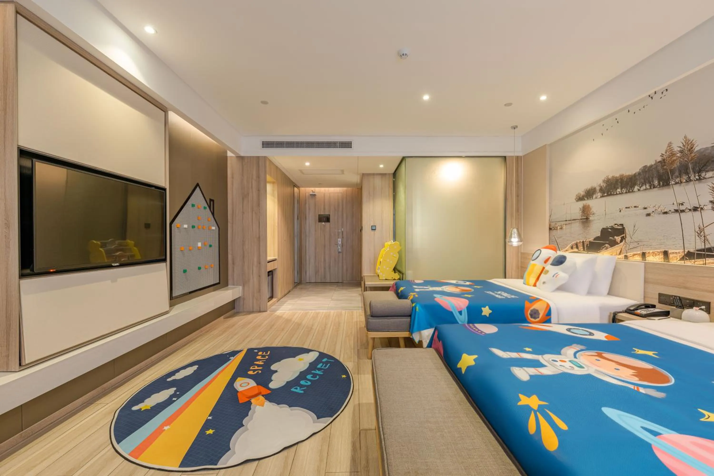 Photo of the whole room, Bed in Atour Hotel Hangzhou Binjiang Jiangling Road