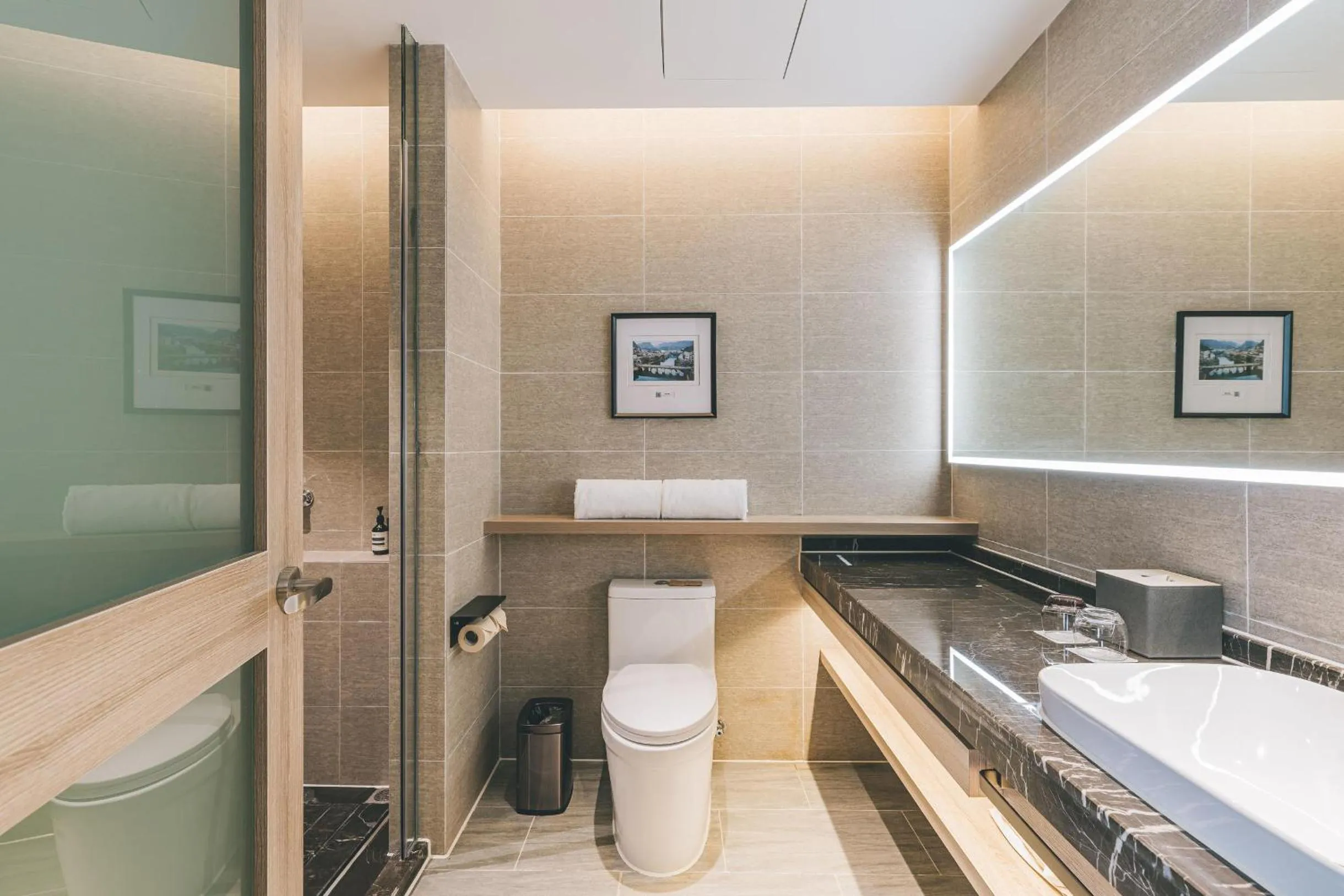 Atour Hotel Guiyang Century City Shopping Center