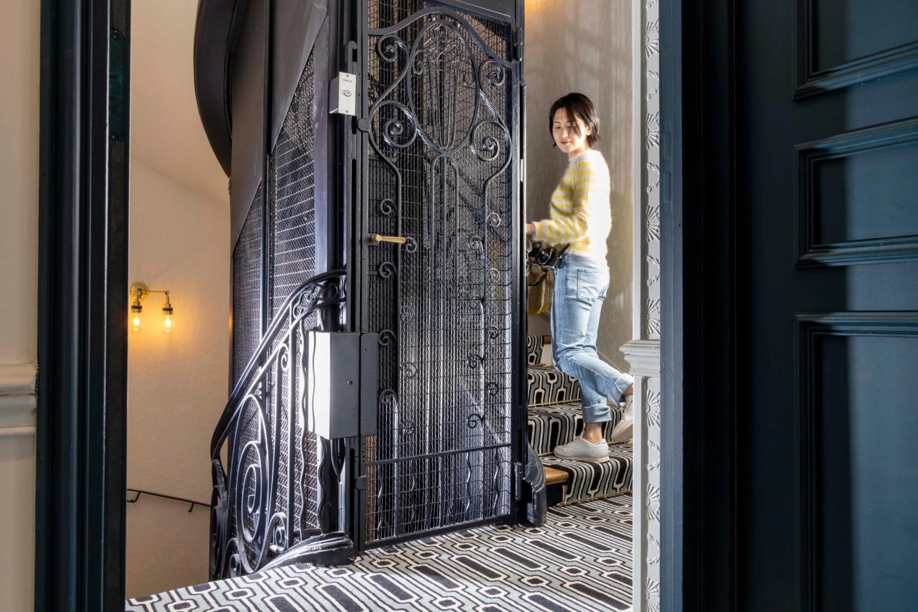 Inner courtyard view in Hotel Louvre Montana