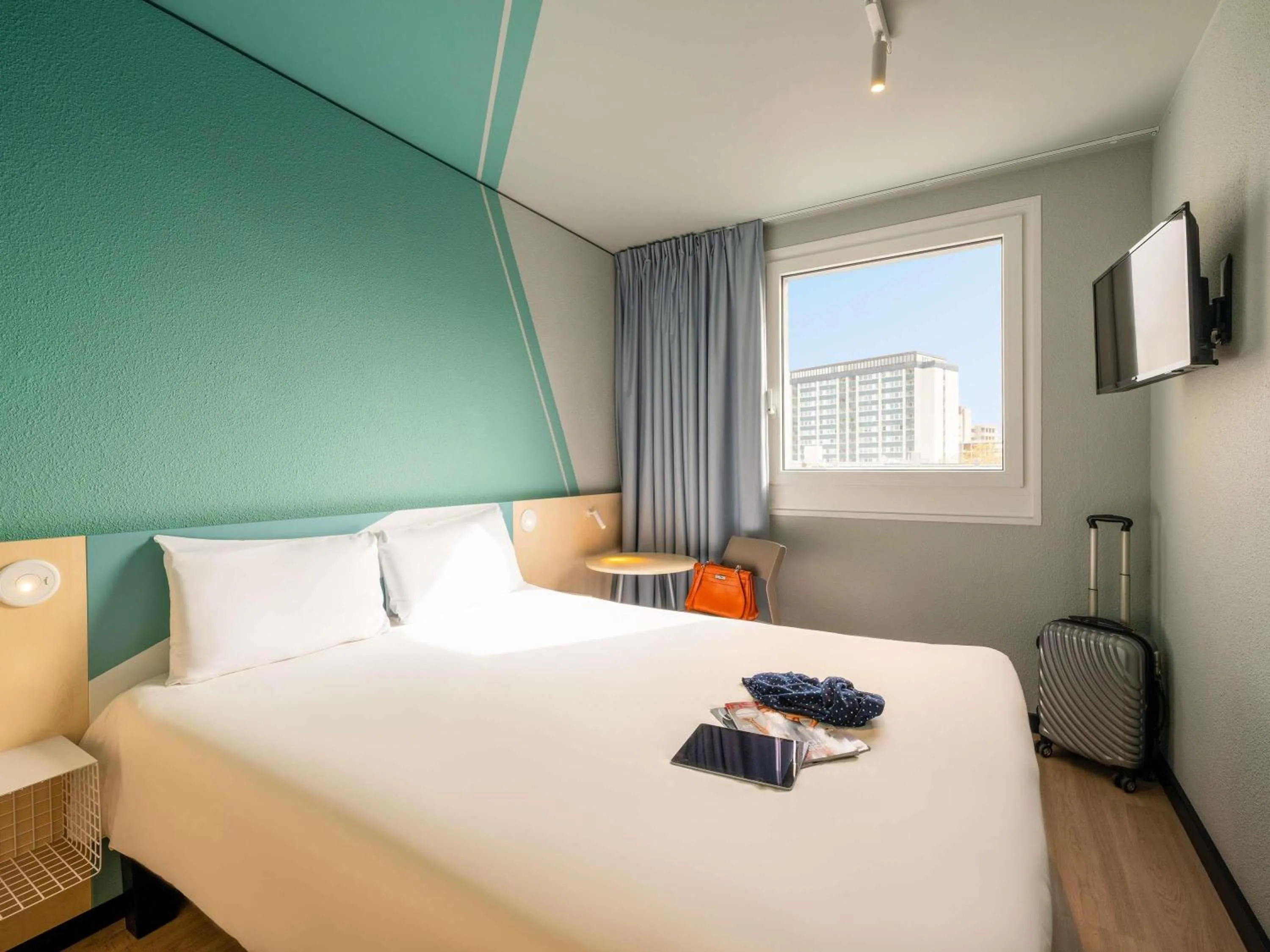 Bedroom, Bed in ibis budget Berlin Kurfürstendamm - neu renoviert