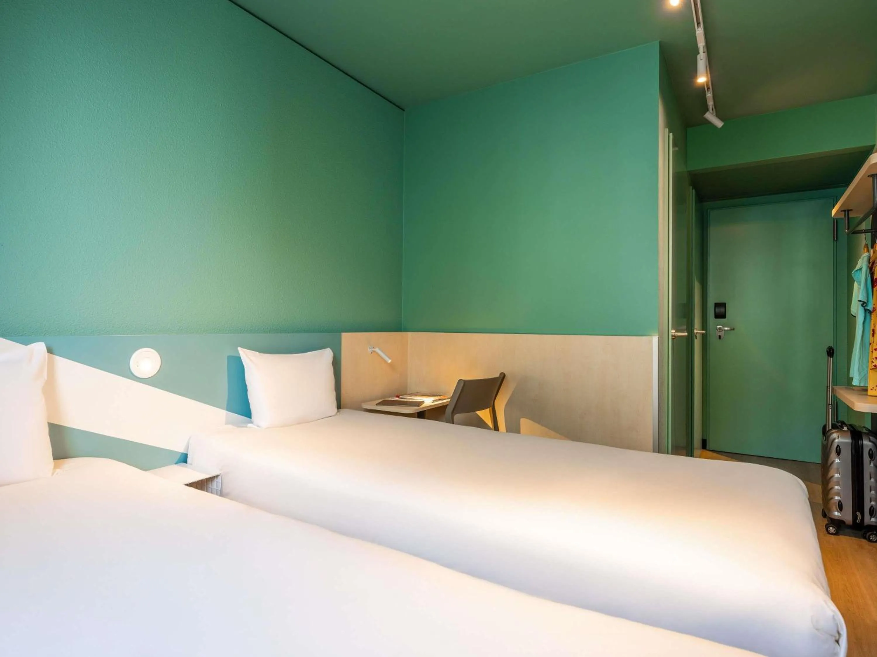 Bedroom, Bed in ibis budget Berlin Kurfürstendamm - neu renoviert