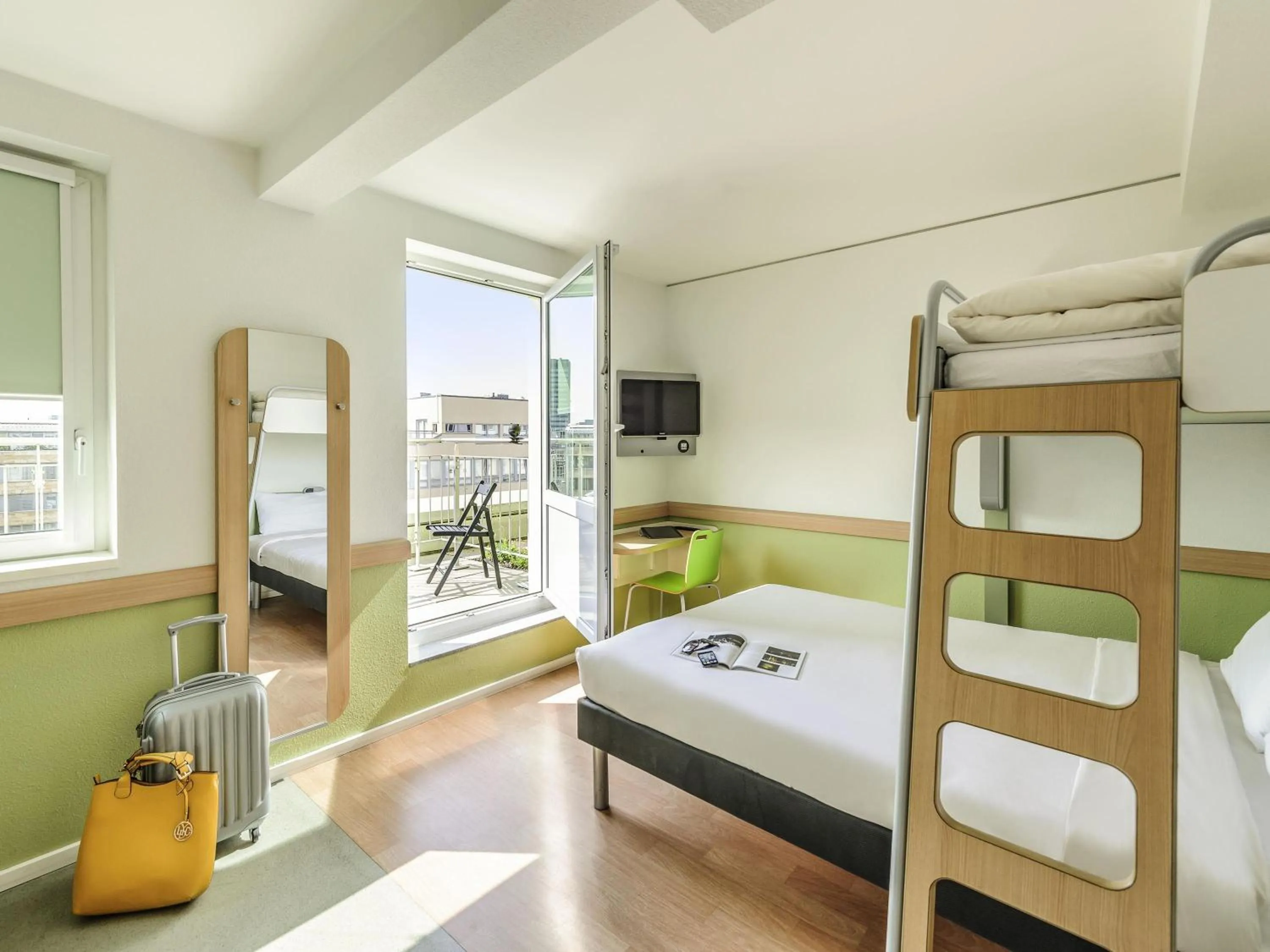 Bedroom, Bed in ibis budget Berlin Kurfürstendamm - neu renoviert