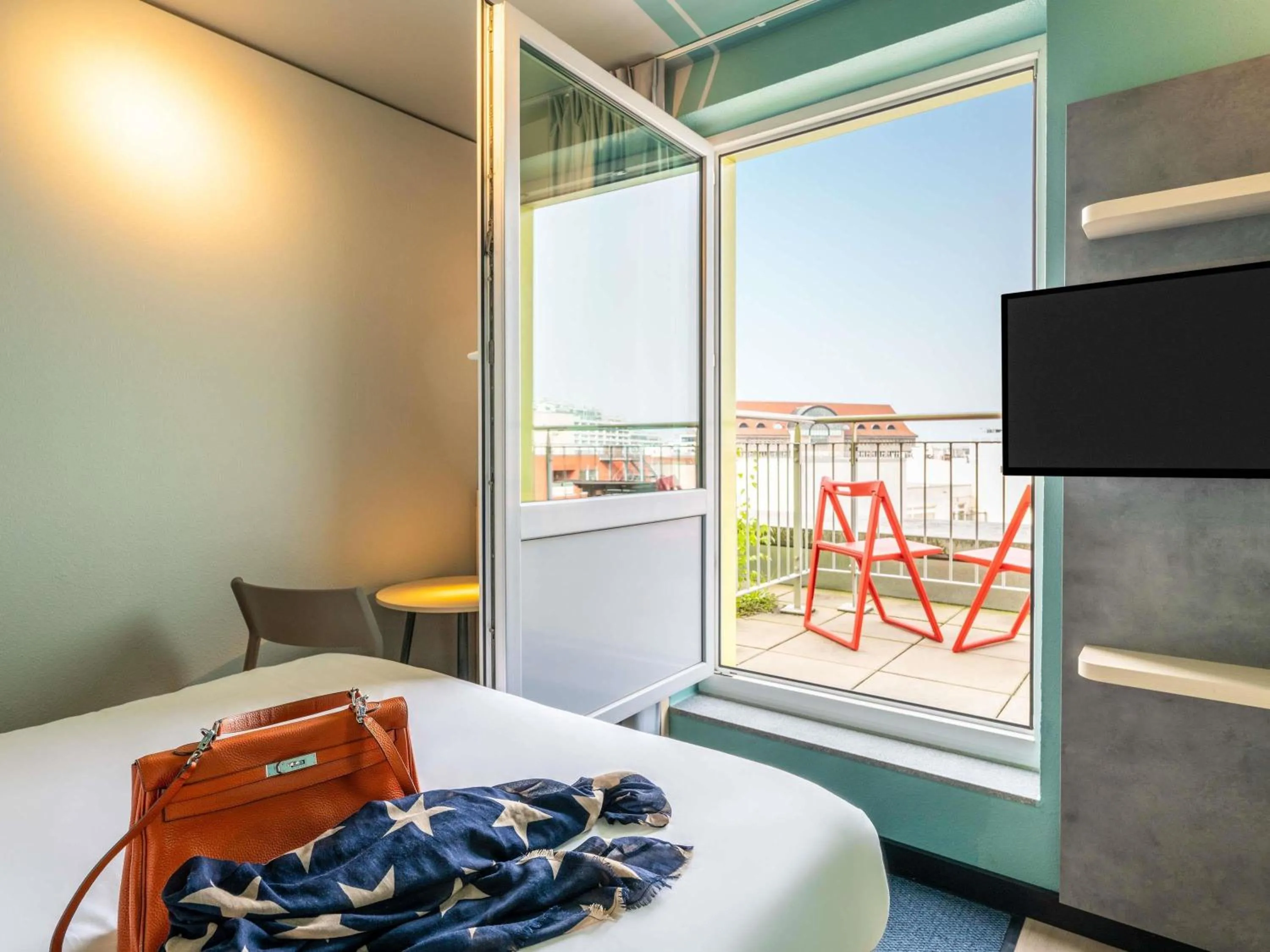 Bedroom, Bed in ibis budget Berlin Kurfürstendamm - neu renoviert