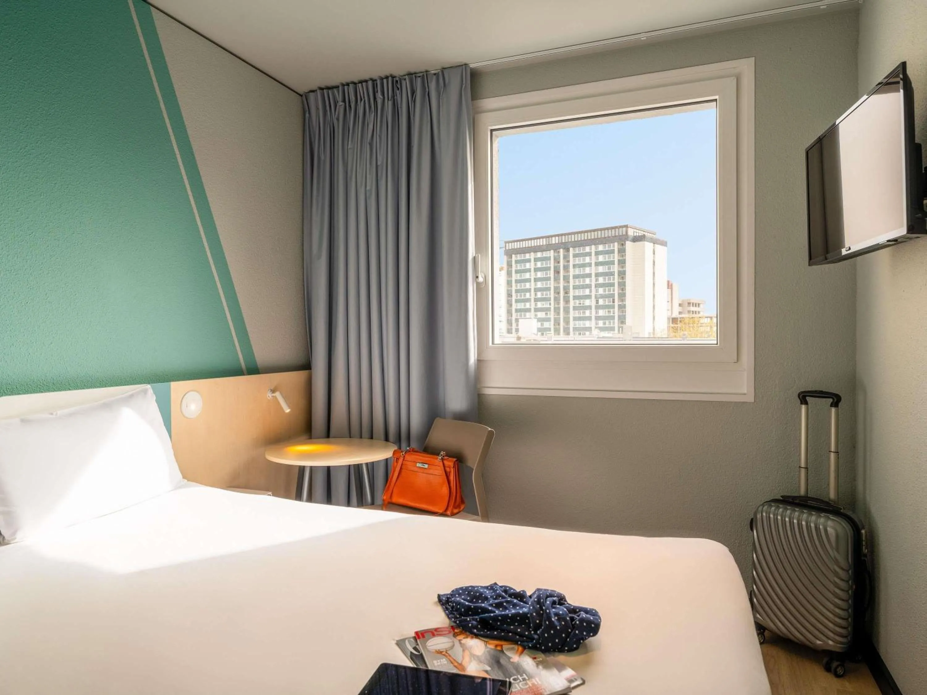 Bedroom, Bed in ibis budget Berlin Kurfürstendamm - neu renoviert
