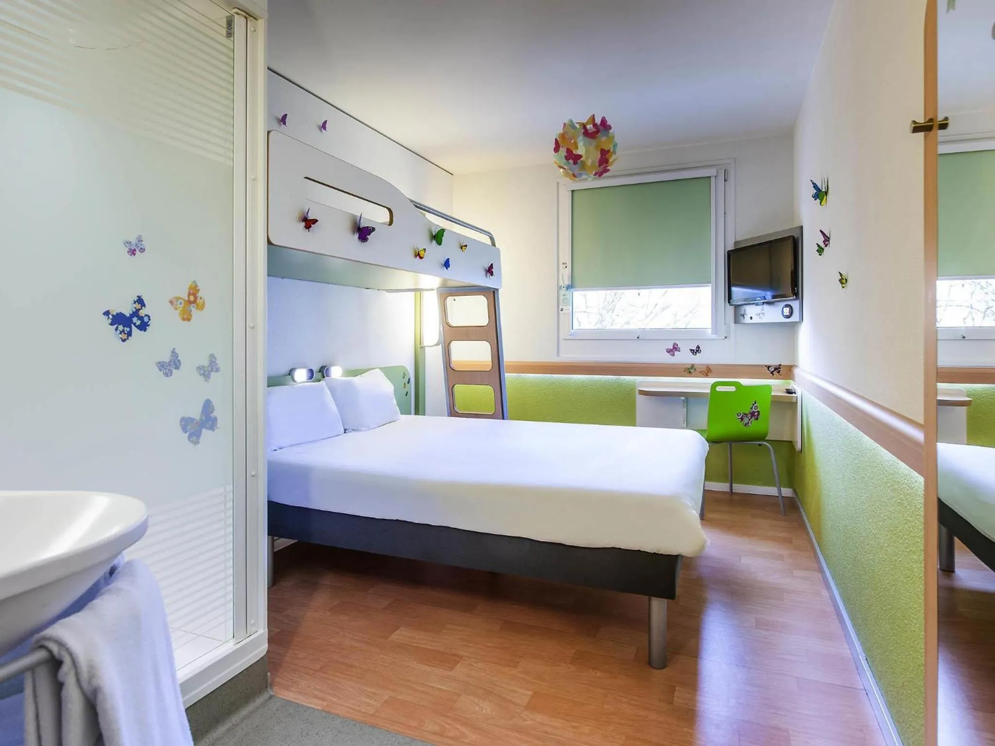 Bedroom, Bed in ibis budget Berlin Kurfürstendamm - neu renoviert