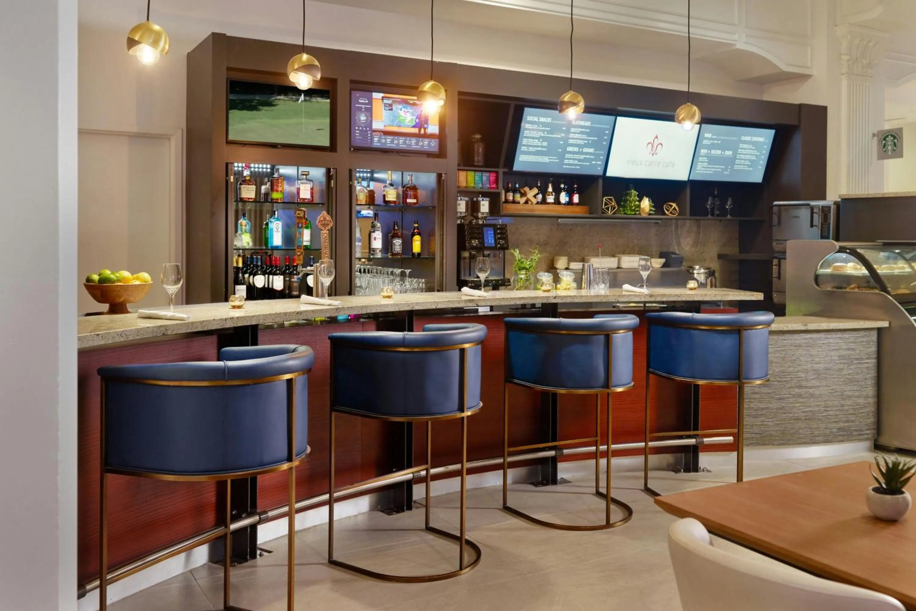 Restaurant/places to eat in Courtyard by Marriott New Orleans French Quarter/Iberville