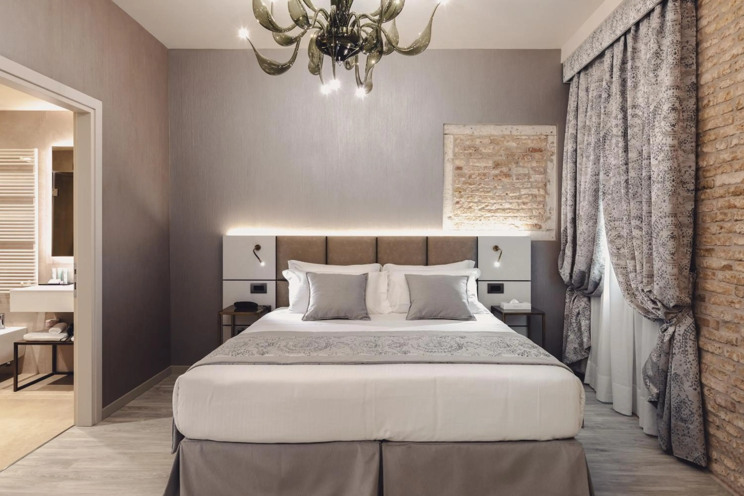 Bed in Hotel Aquarius Venice - Ascend Collection