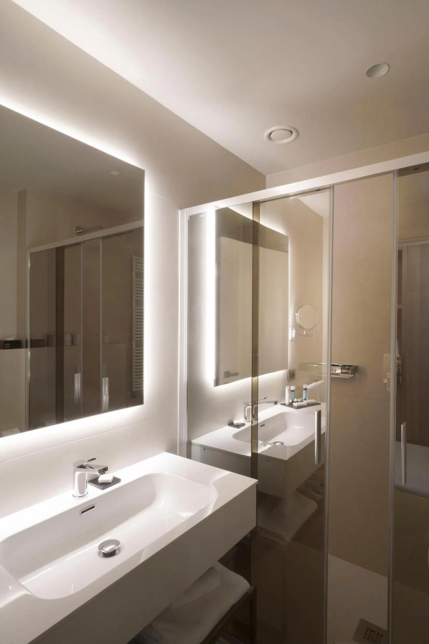 Shower in Hotel Aquarius Venice - Ascend Collection