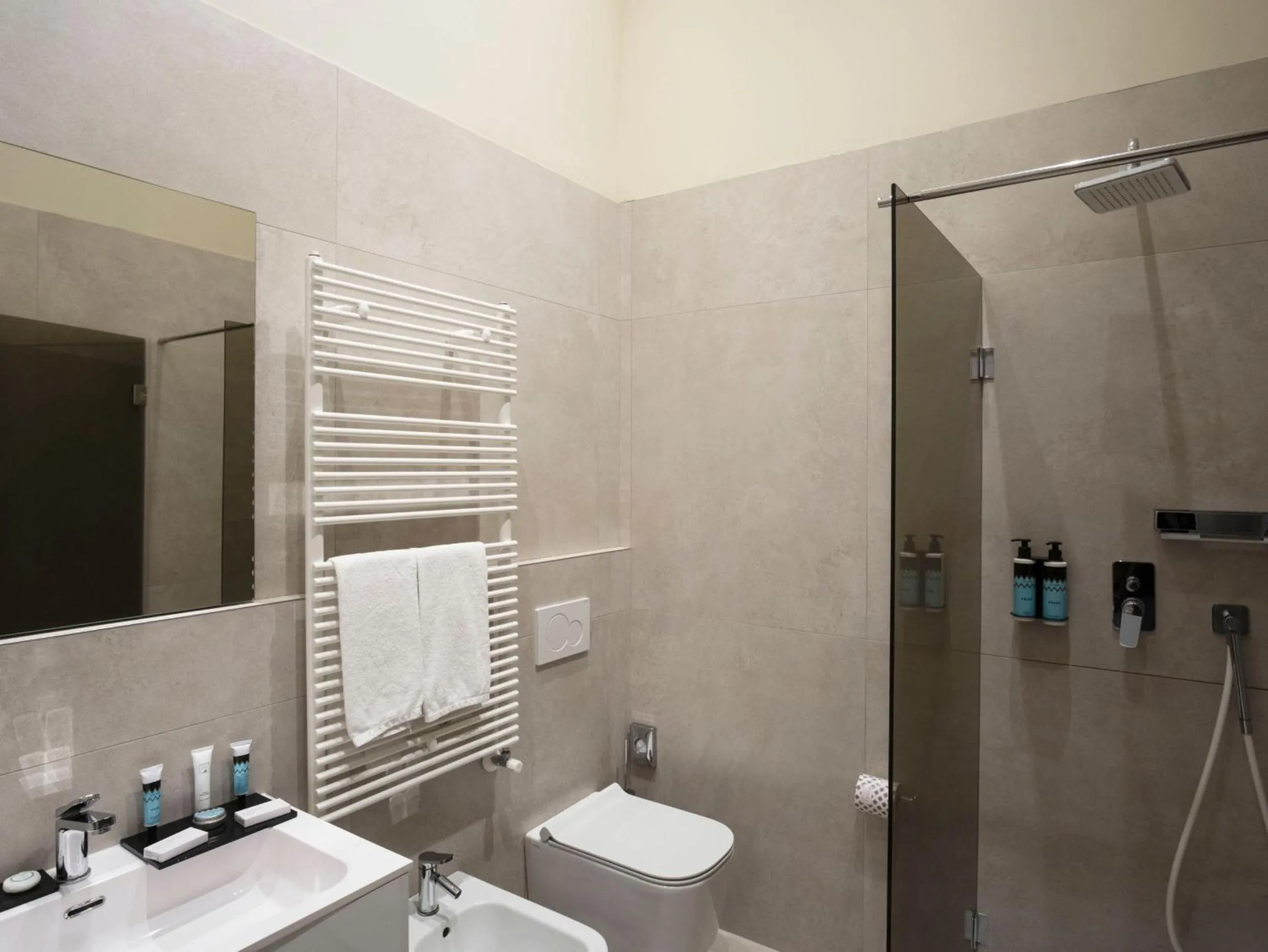 Shower in Hotel Aquarius Venice - Ascend Collection