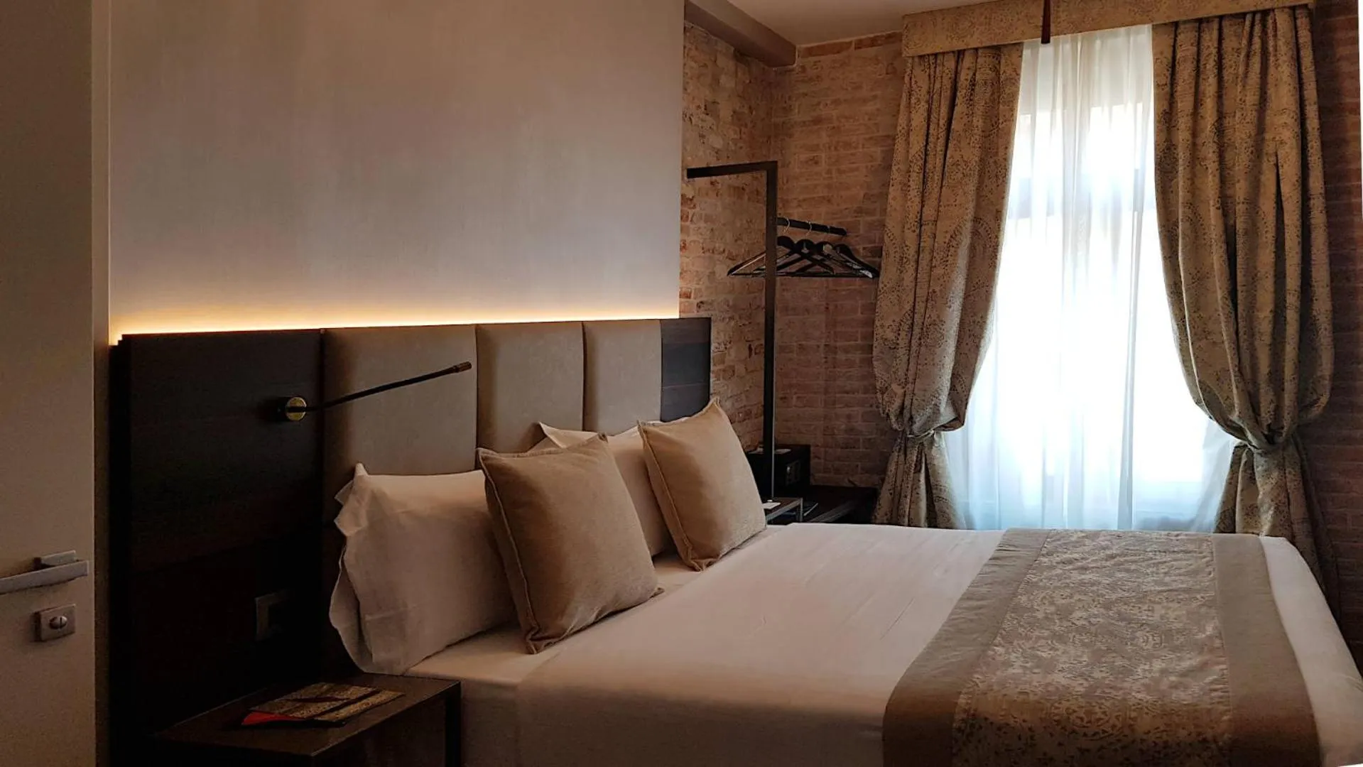 Bed in Hotel Aquarius Venice - Ascend Collection
