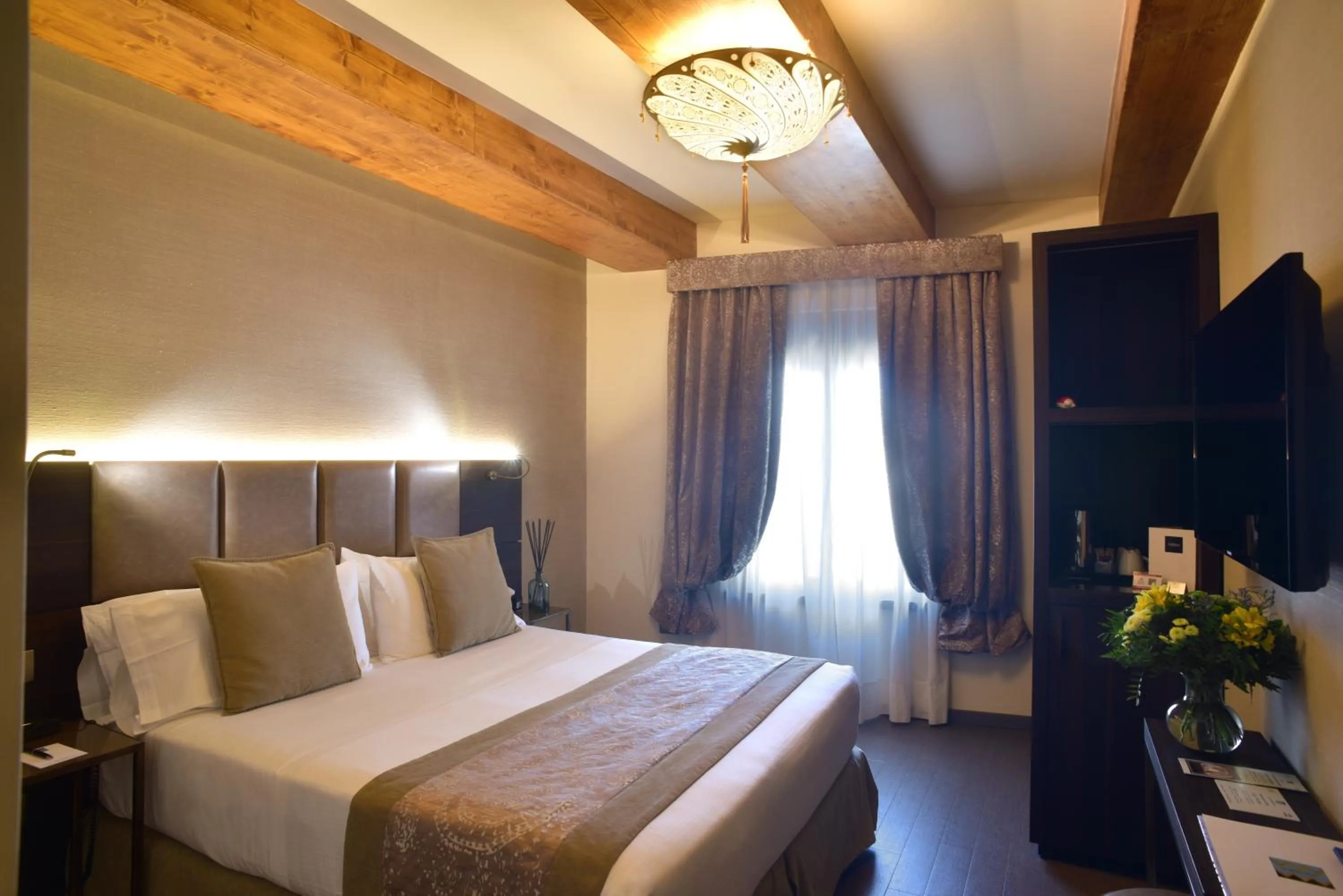 Bed in Hotel Aquarius Venice - Ascend Collection