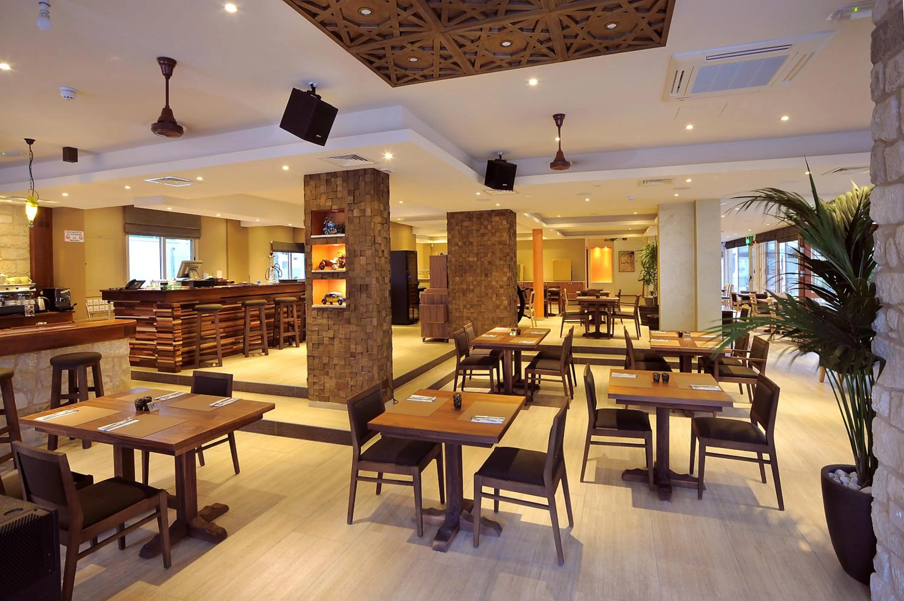 Restaurant/places to eat in Nelia Gardens