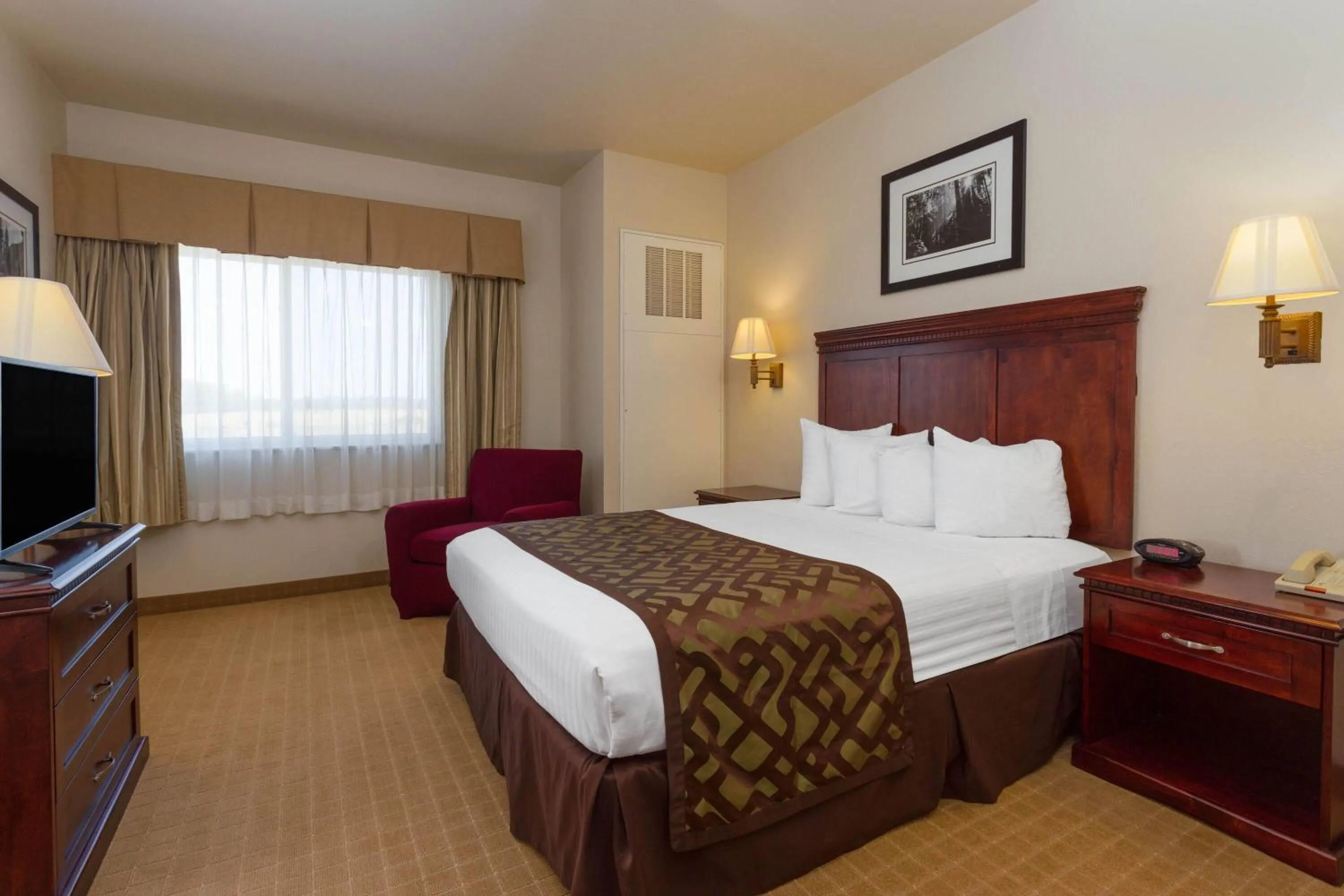 Photo of the whole room, Bed in Montcler Hotel & Conference Center, Trademark by Wyndham