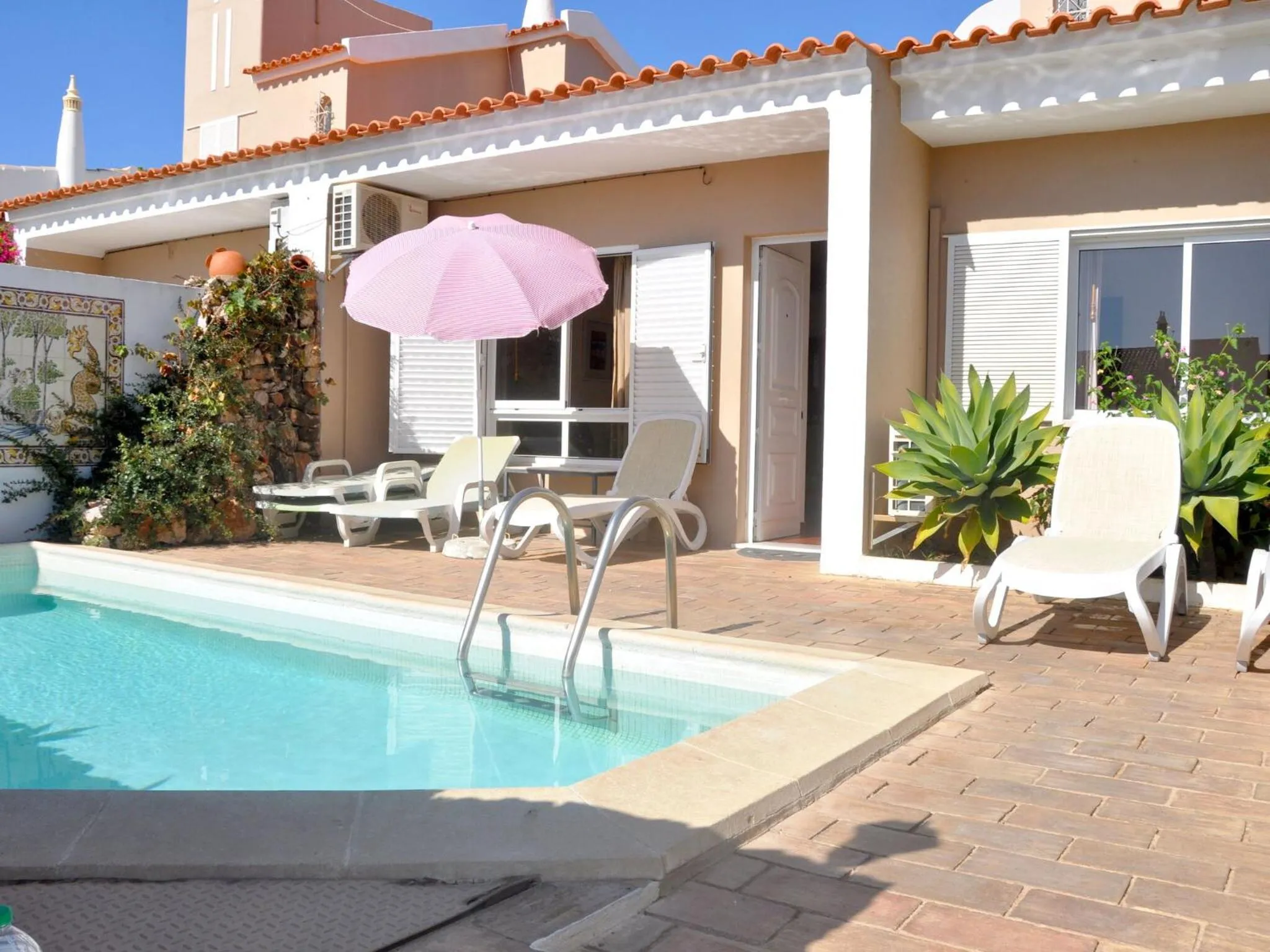 Villa in Vilamoura with Pool & Terrace