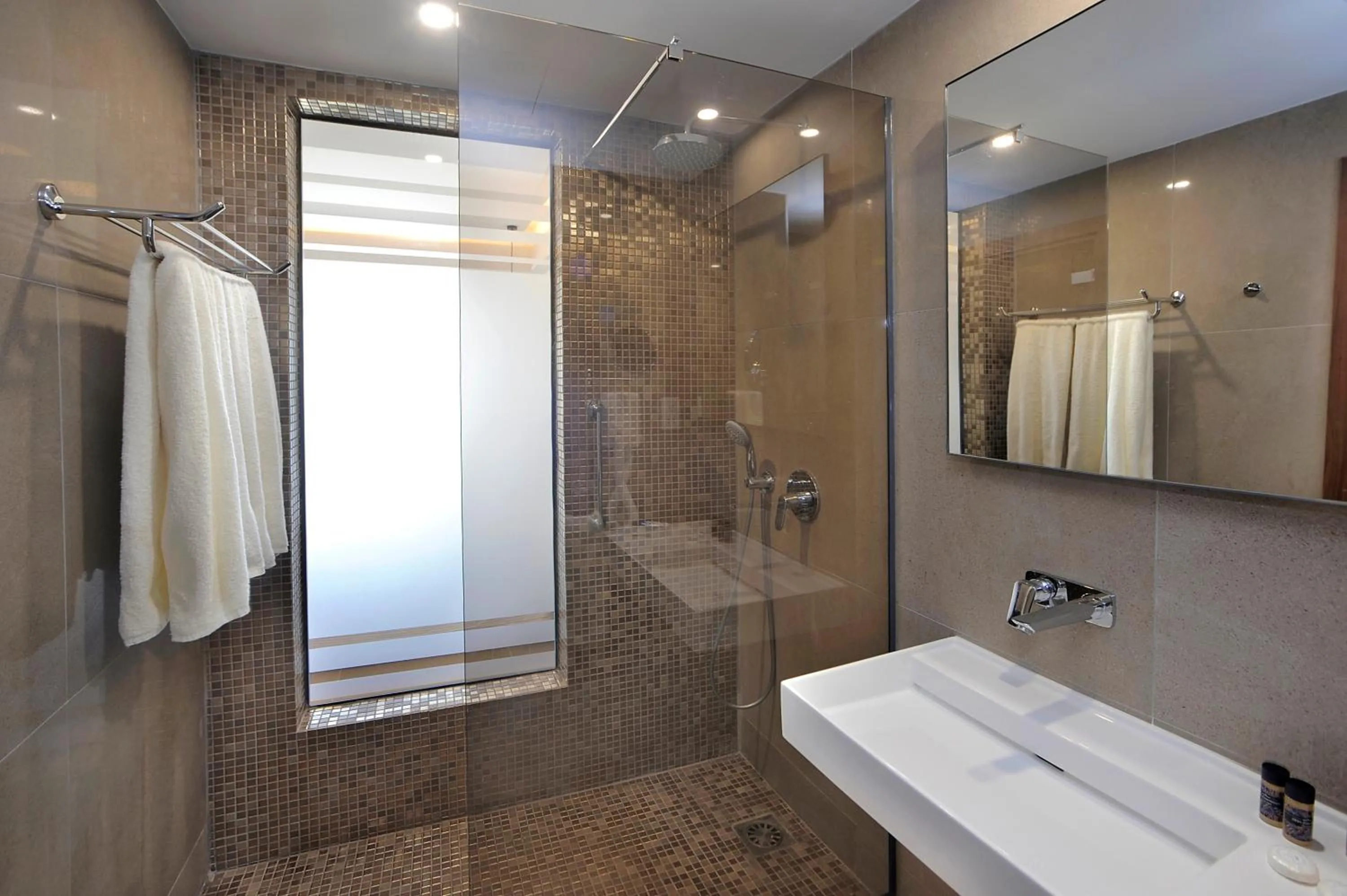 Nelia Beach Hotel & Spa