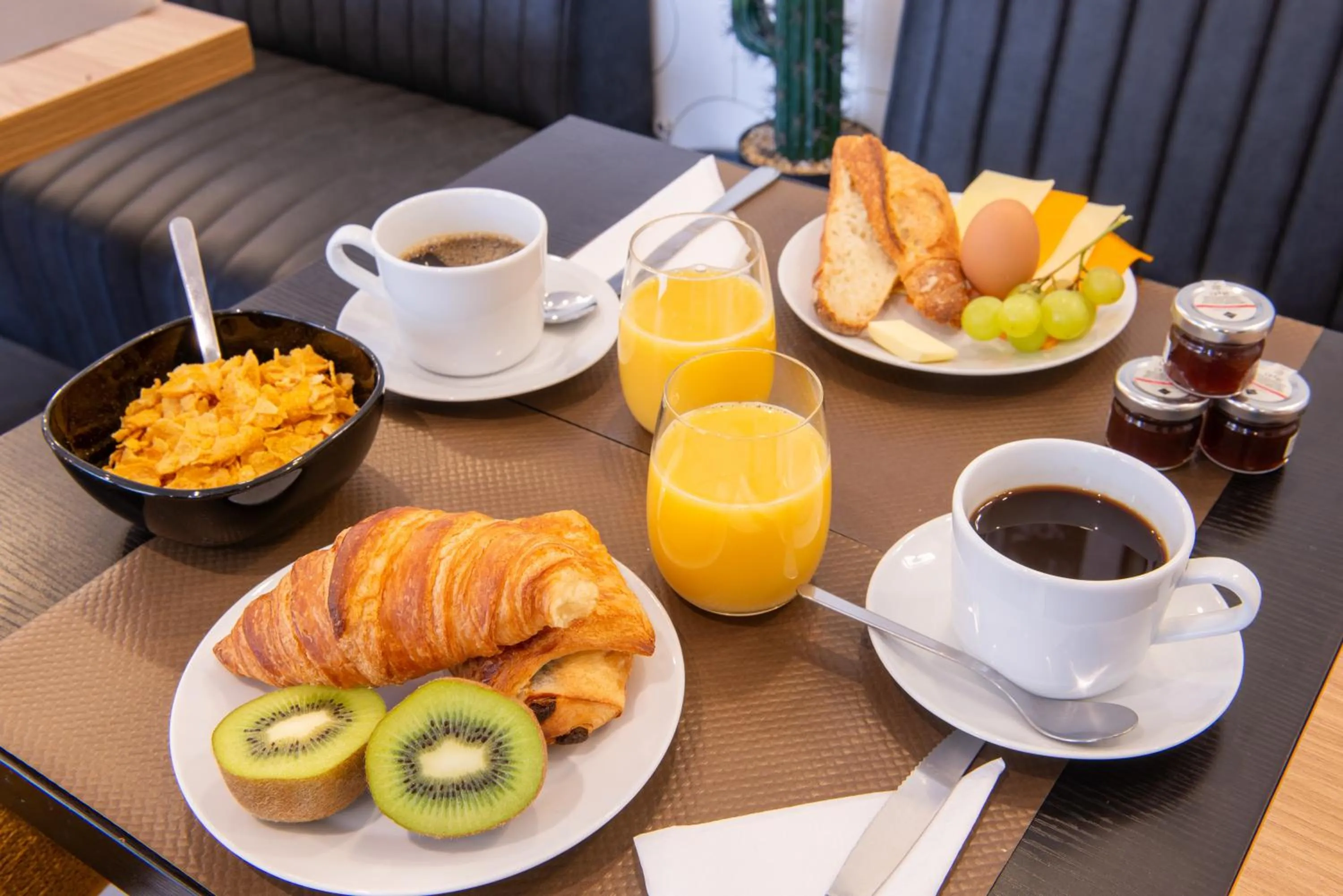 Breakfast in Hotel Cactus