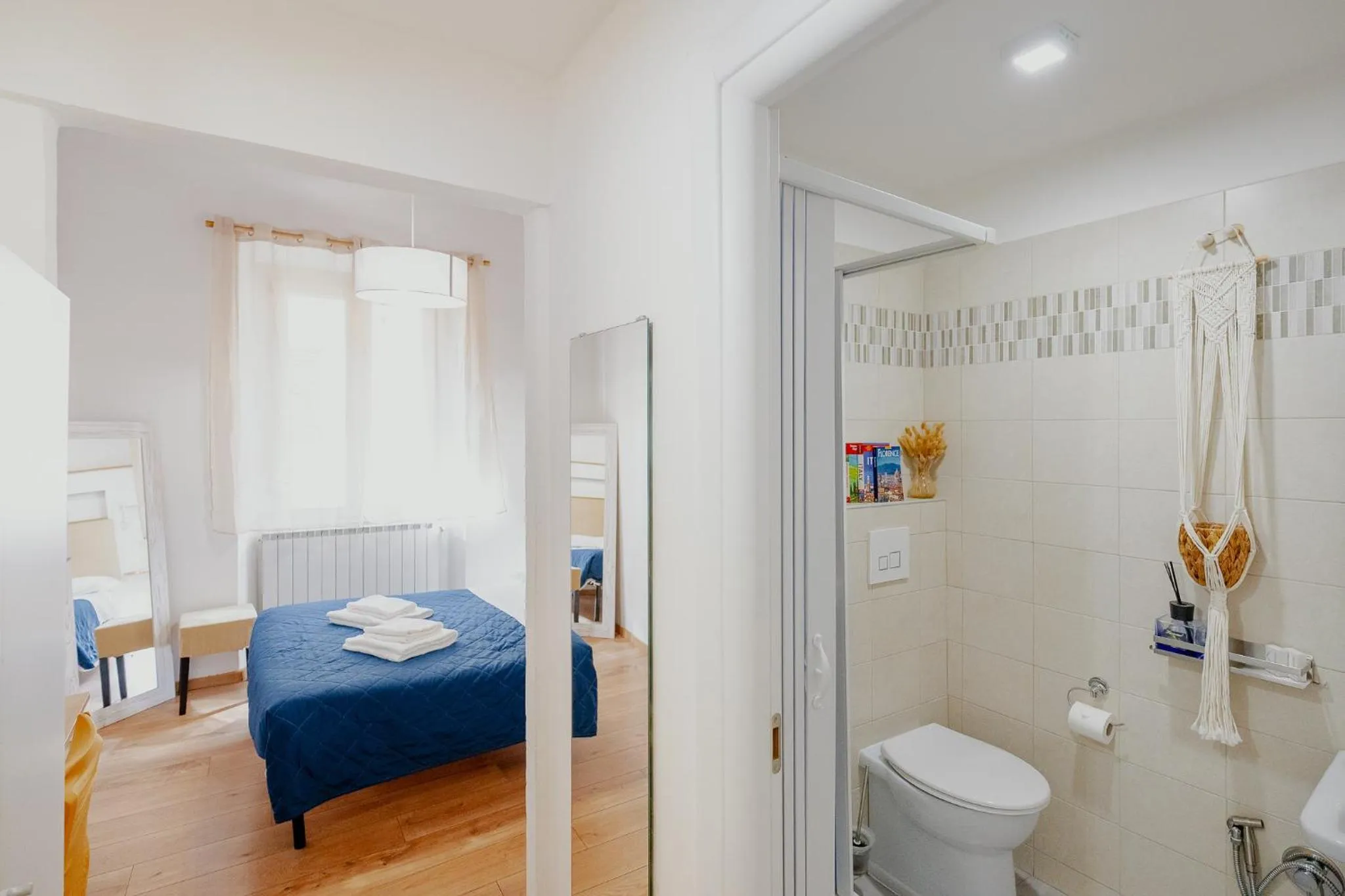 Bedroom, Bed in Florence Rooms