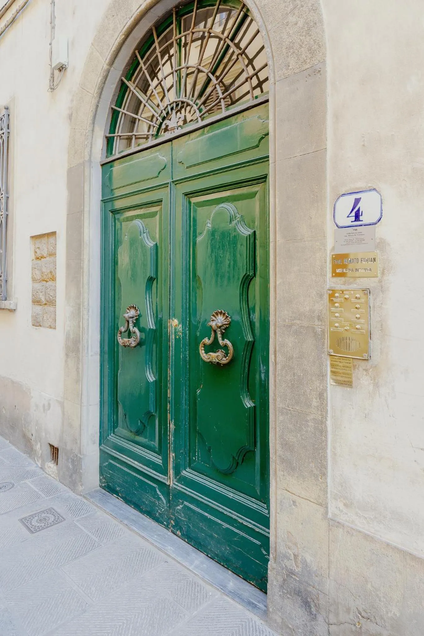 Property building in Florence Rooms