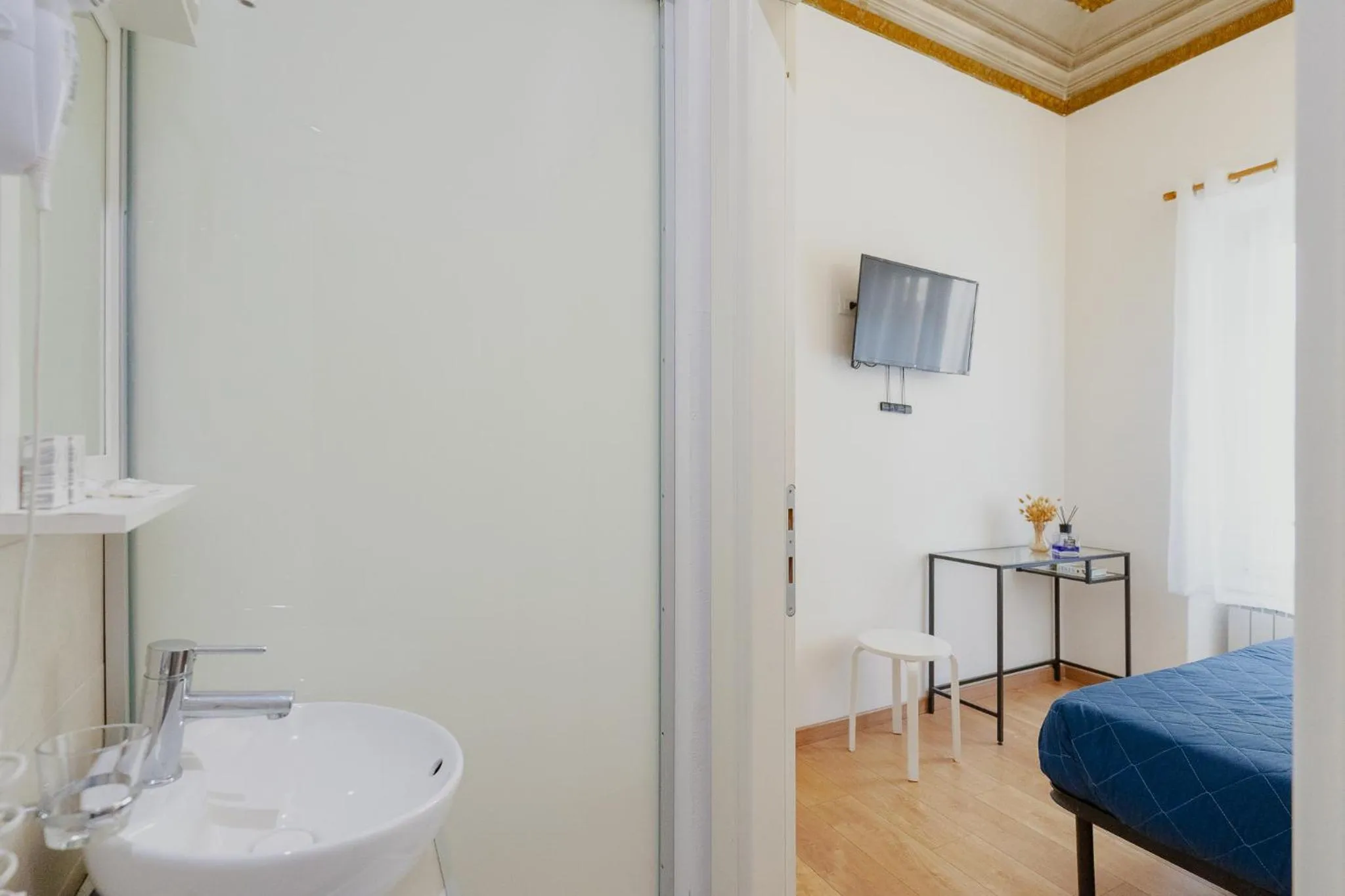 Bedroom in Florence Rooms