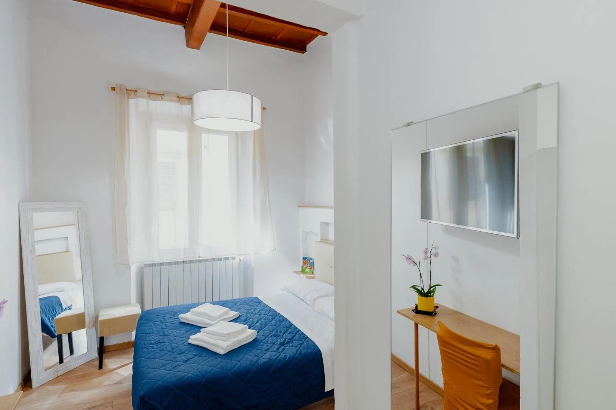 Bedroom, Bed in Florence Rooms