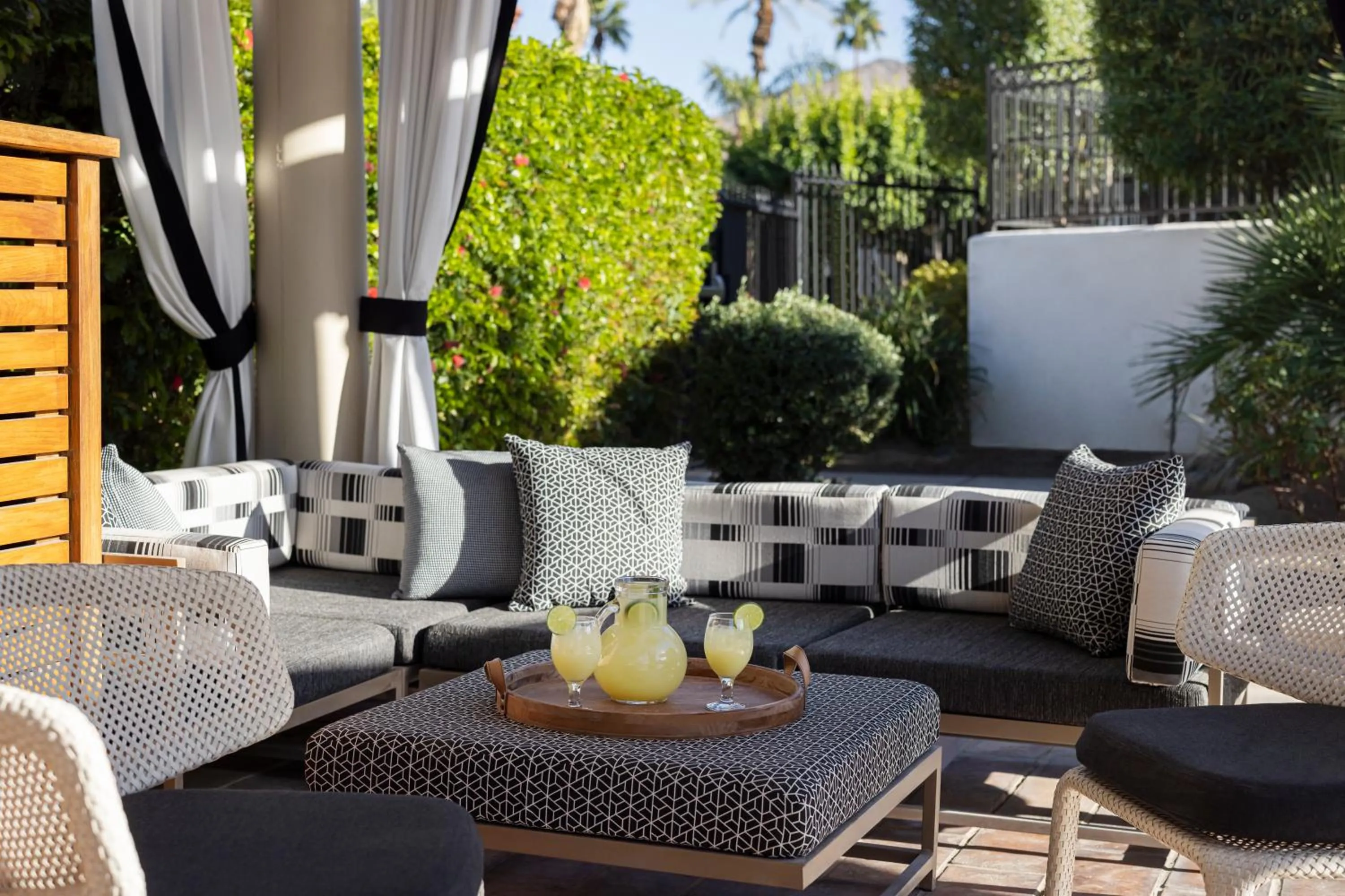 Seating area in Tommy Bahama Miramonte Resort & Spa