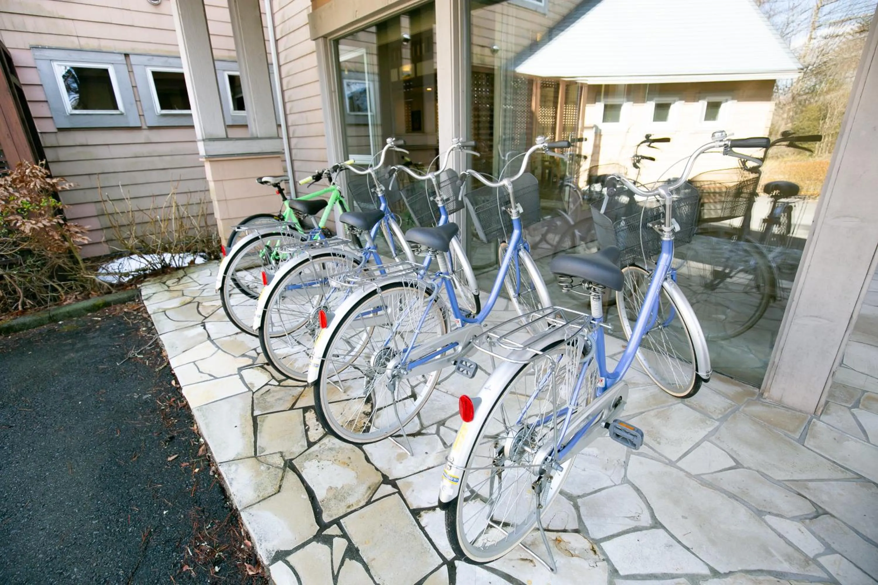 Cycling in Ryosha Tsukiakari