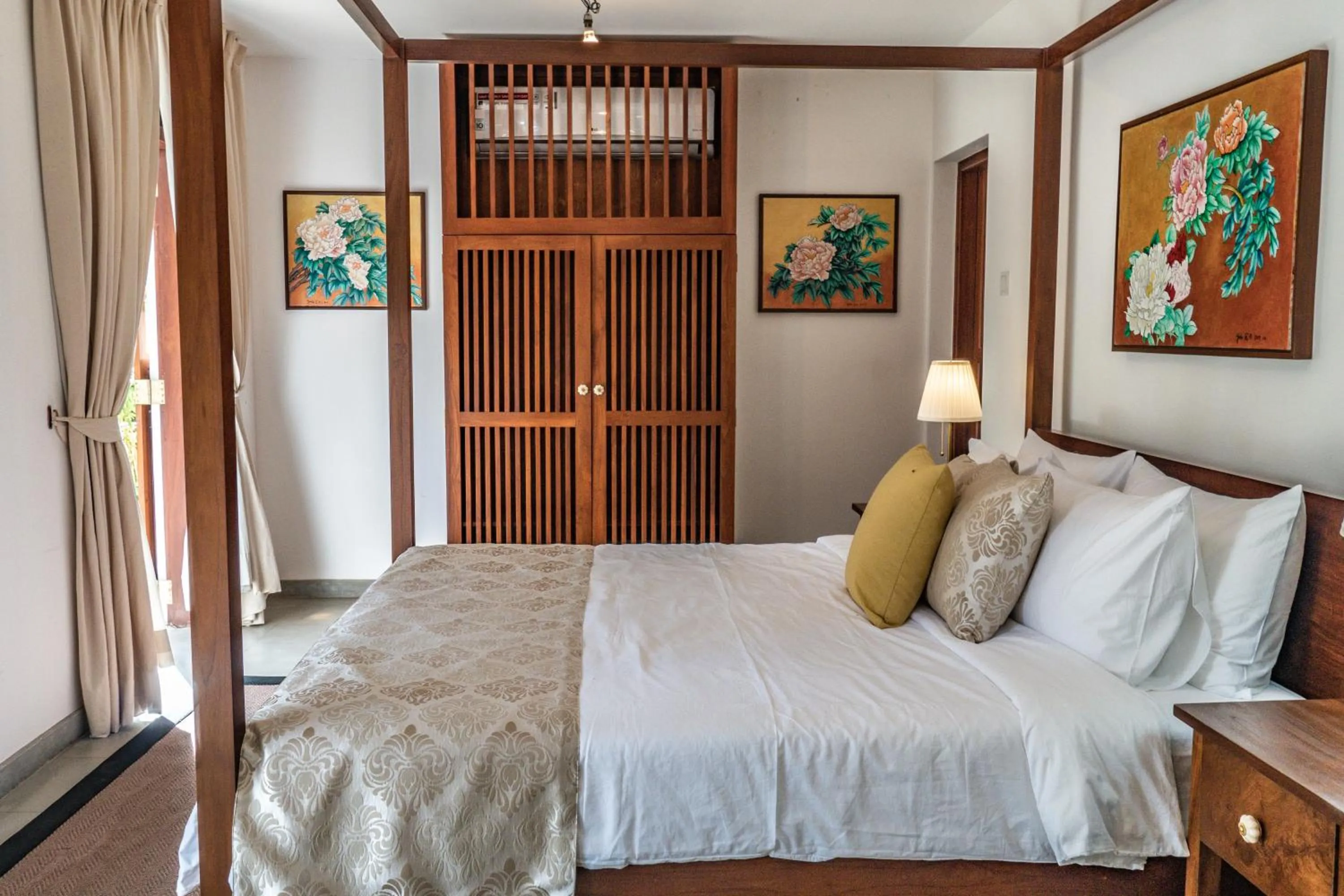 Bedroom, Bed in Kiri Palu