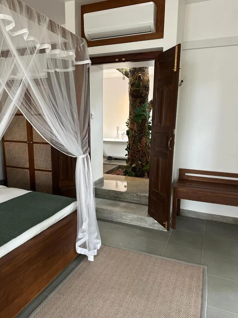 Bathroom, Bed in Kiri Palu
