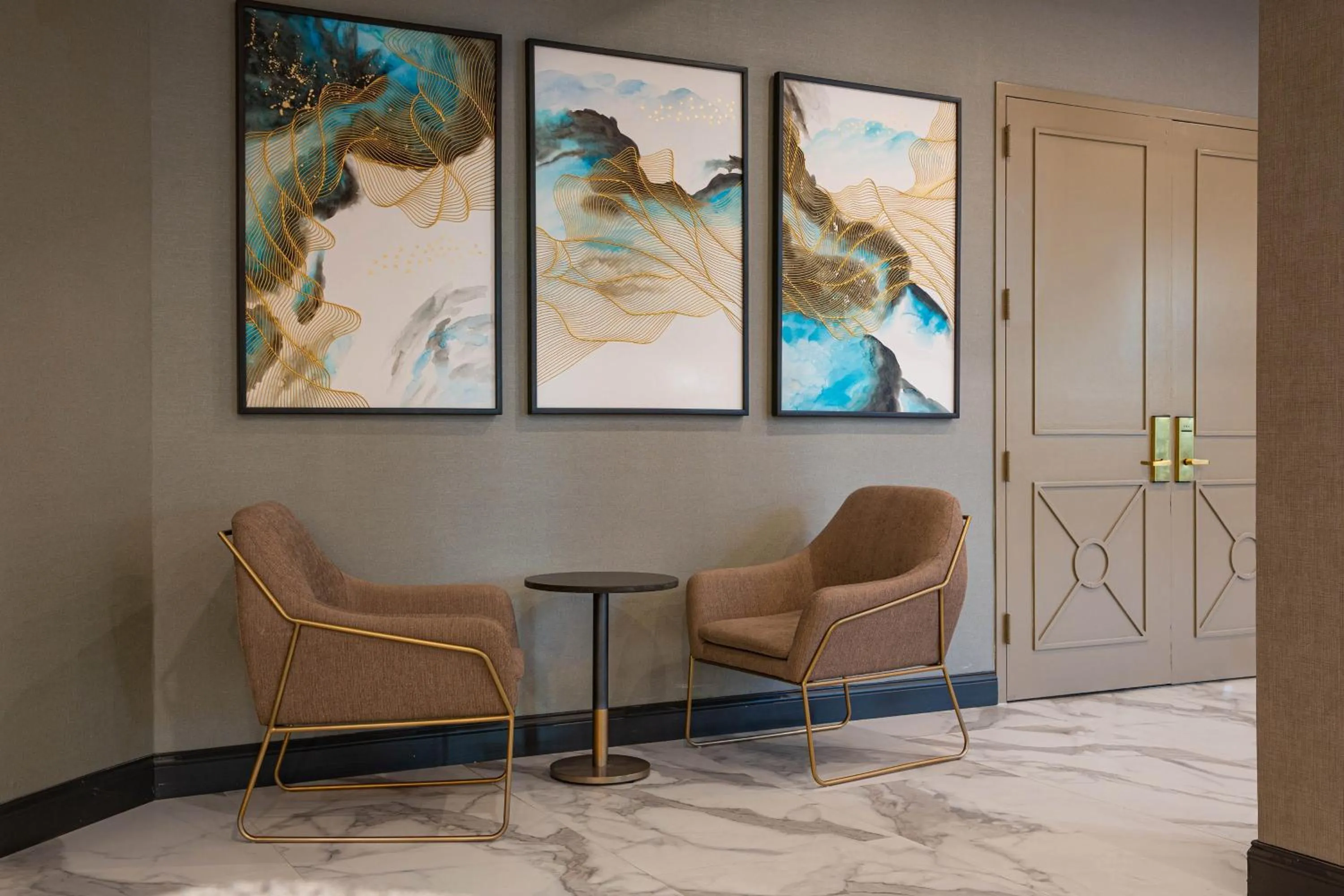 Lounge or bar in Sheraton Suites Columbus Worthington