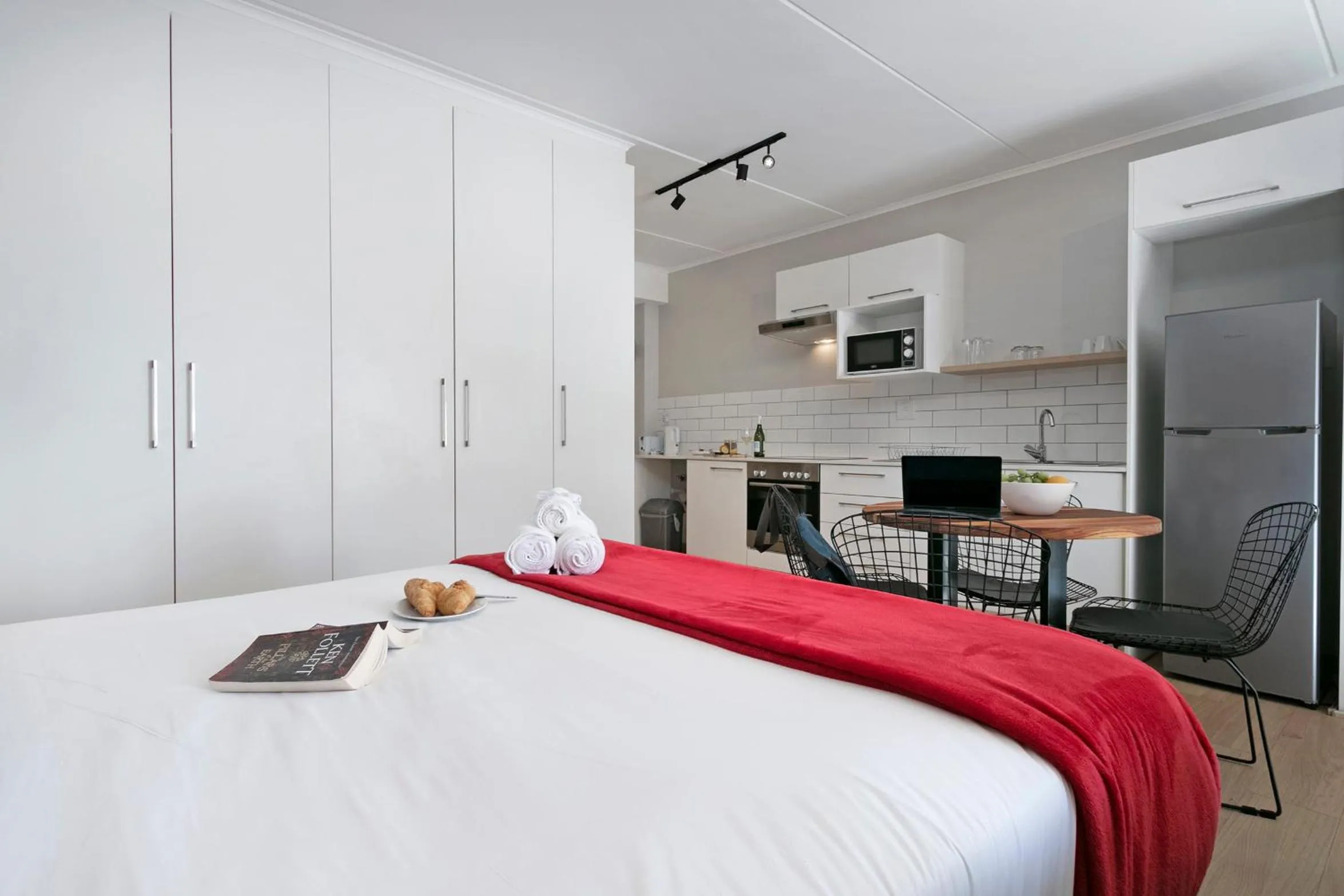 Bedroom, Bed in Urban Artisan Luxury Suites by Totalstay